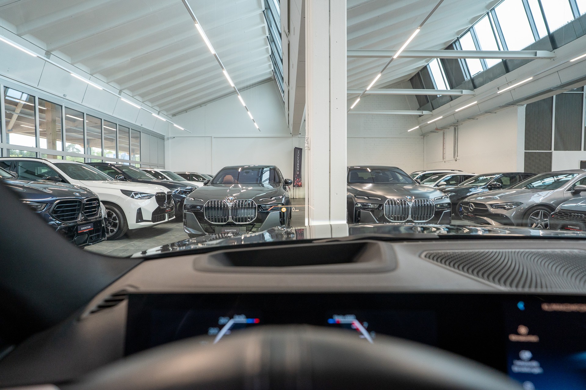 BMW 330i xDrive M Sport SAG / LCI / 360°Kamera / HeadUp / Glasdach-image-20