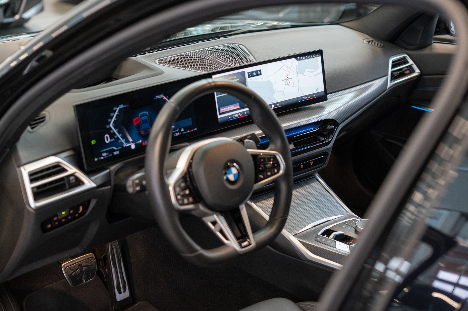 BMW 330i xDrive M Sport SAG / LCI / 360°Kamera / HeadUp / Glasdach-image-10