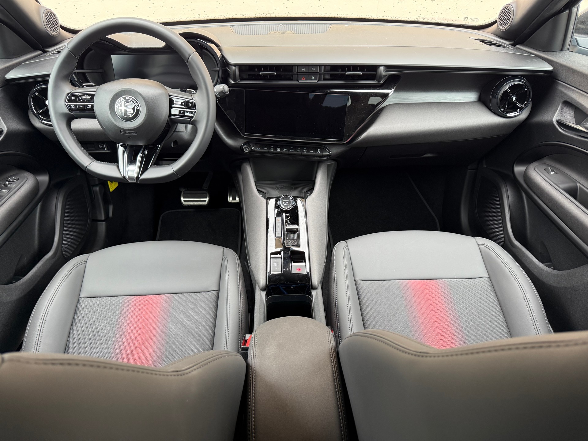 ALFA ROMEO Junior 1.2 48V Hybrid Speciale Tech-image-2