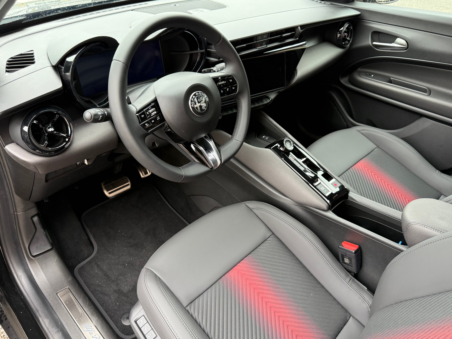ALFA ROMEO Junior 1.2 48V Hybrid Speciale Tech-image-3