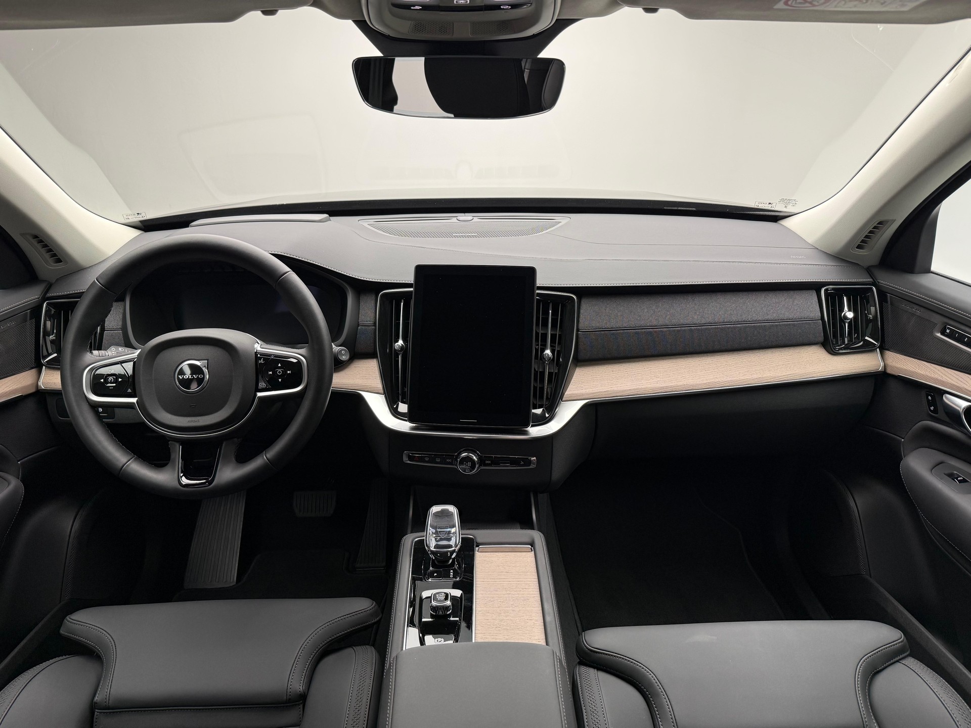 VOLVO XC90 2.0 T8 TE Plus Dark eAWD-image-8
