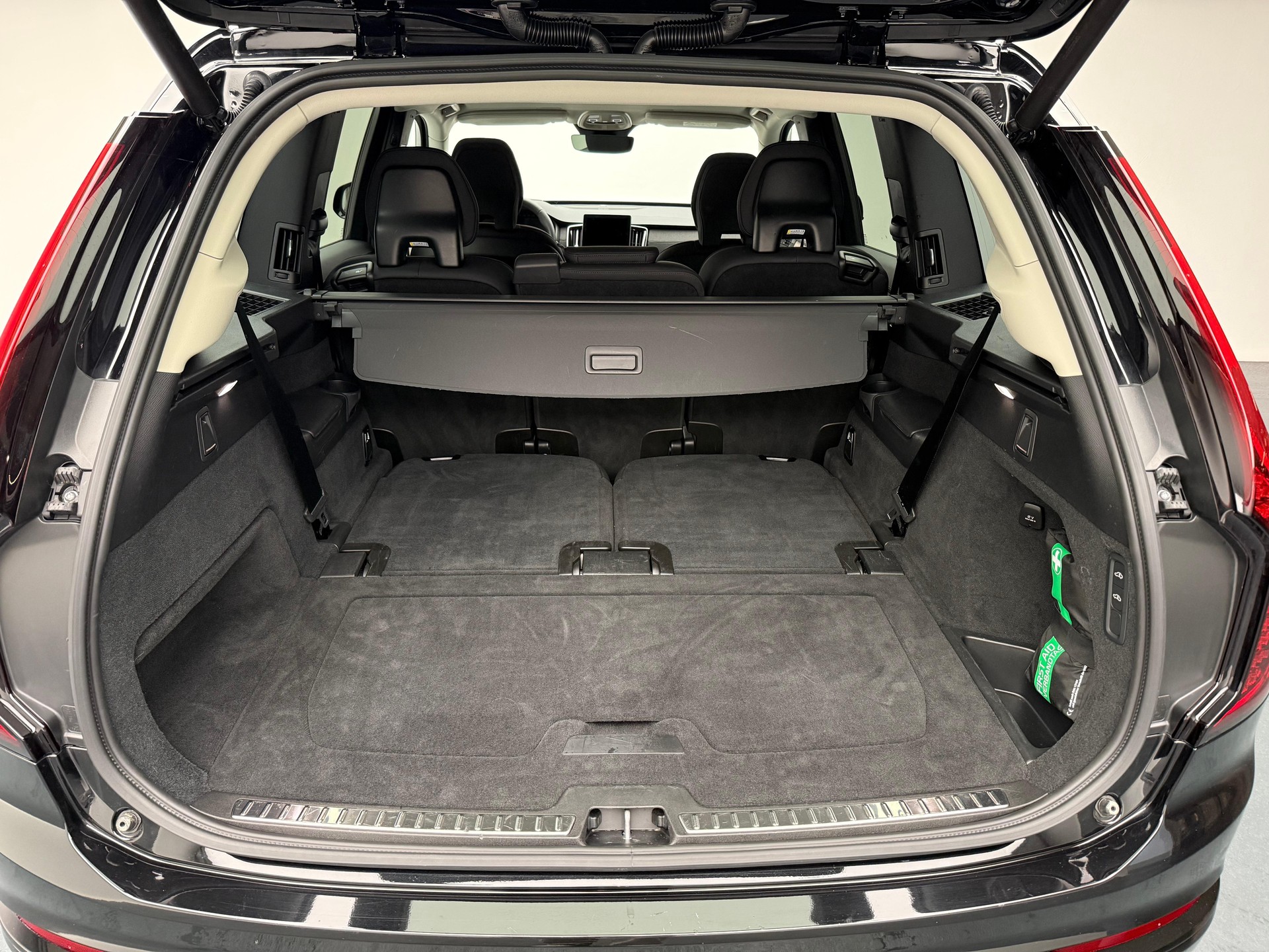 VOLVO XC90 2.0 T8 TE Plus Dark eAWD-image-11