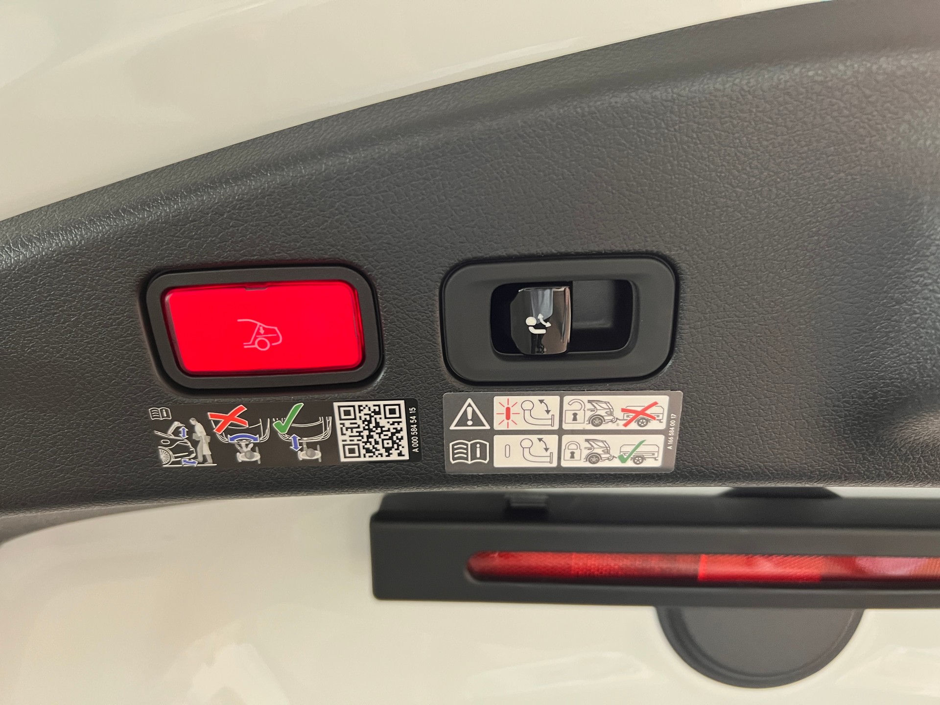 MERCEDES-BENZ CLE 300 Cabrio 4Matic 9G-Tronic-image-8