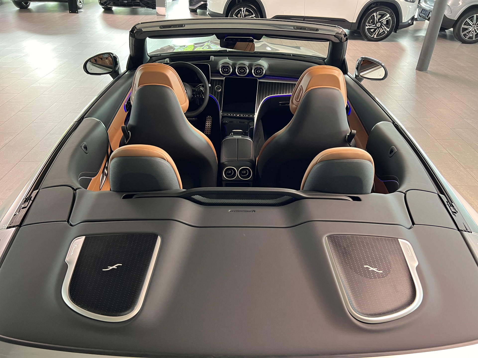 MERCEDES-BENZ CLE 300 Cabrio 4Matic 9G-Tronic-image-9