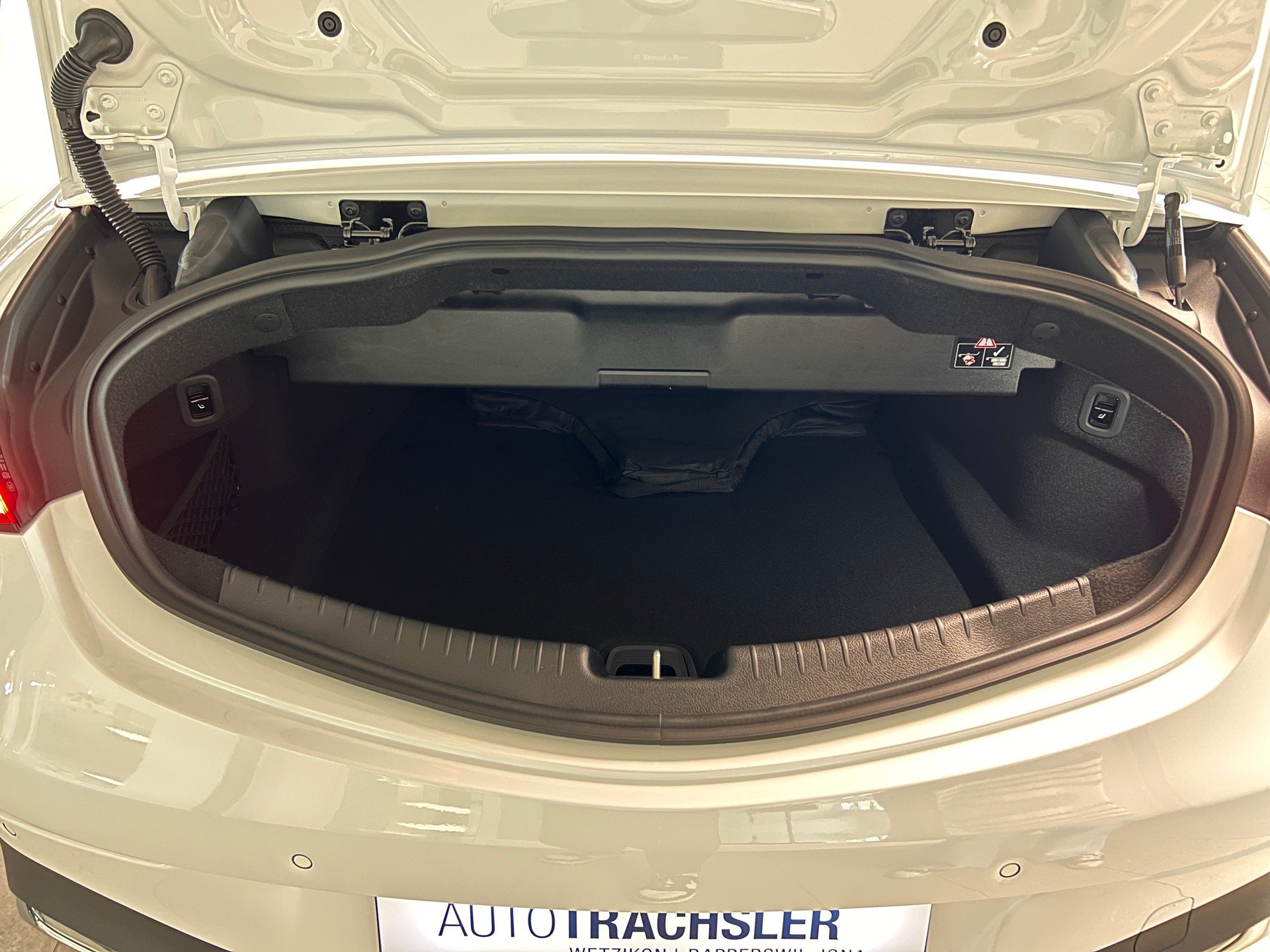 MERCEDES-BENZ CLE 300 Cabrio 4Matic 9G-Tronic-image-7