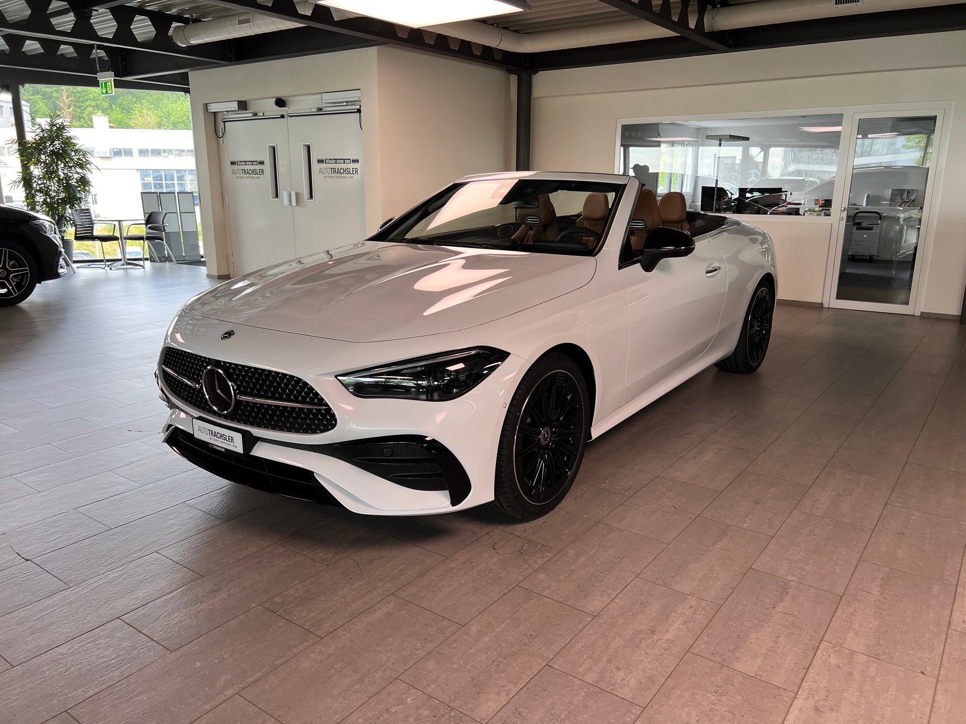 MERCEDES-BENZ CLE 300 Cabrio 4Matic 9G-Tronic-image-4