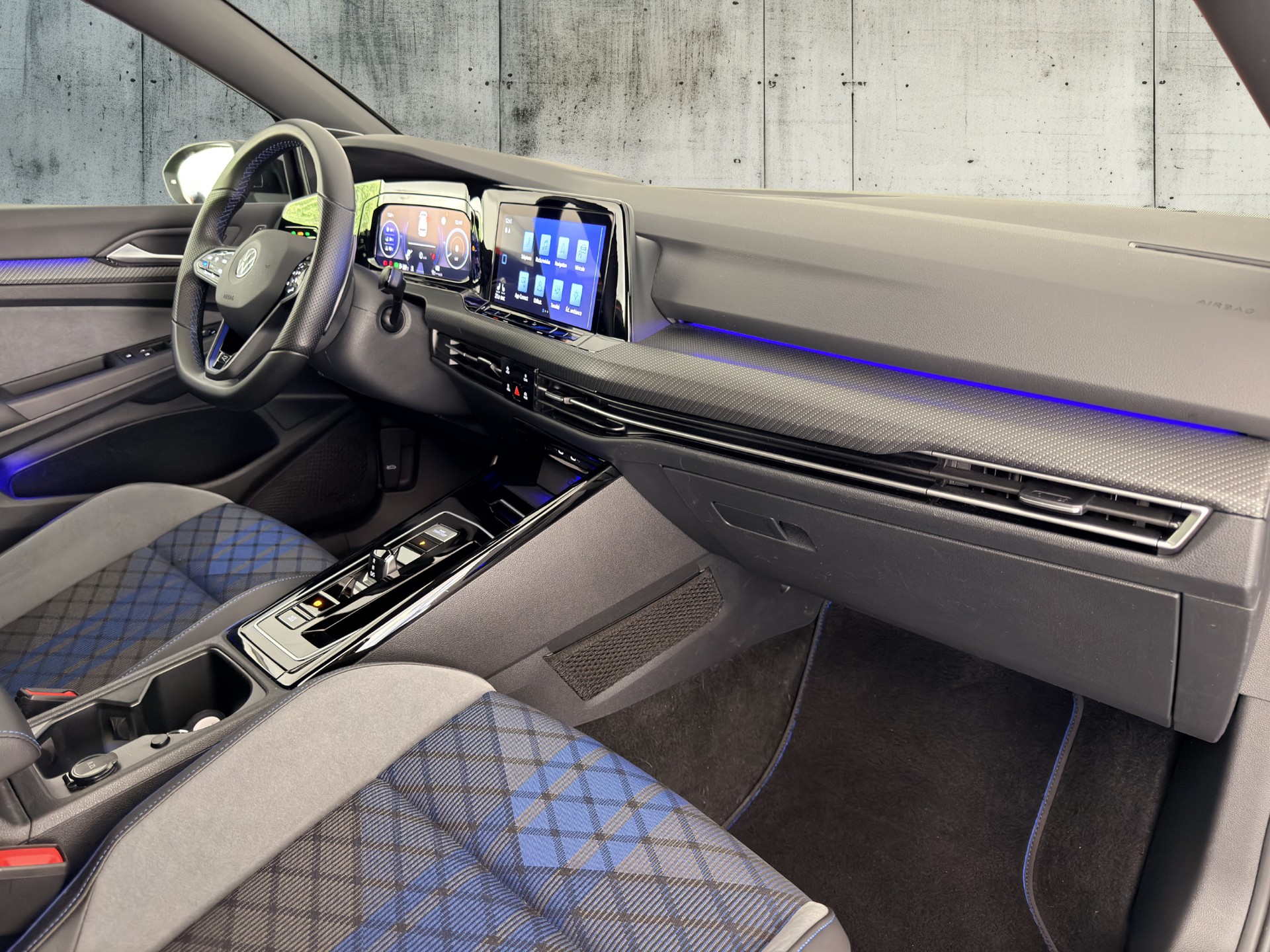VW Golf 2.0 TSI R DSG 4Motion-image-8
