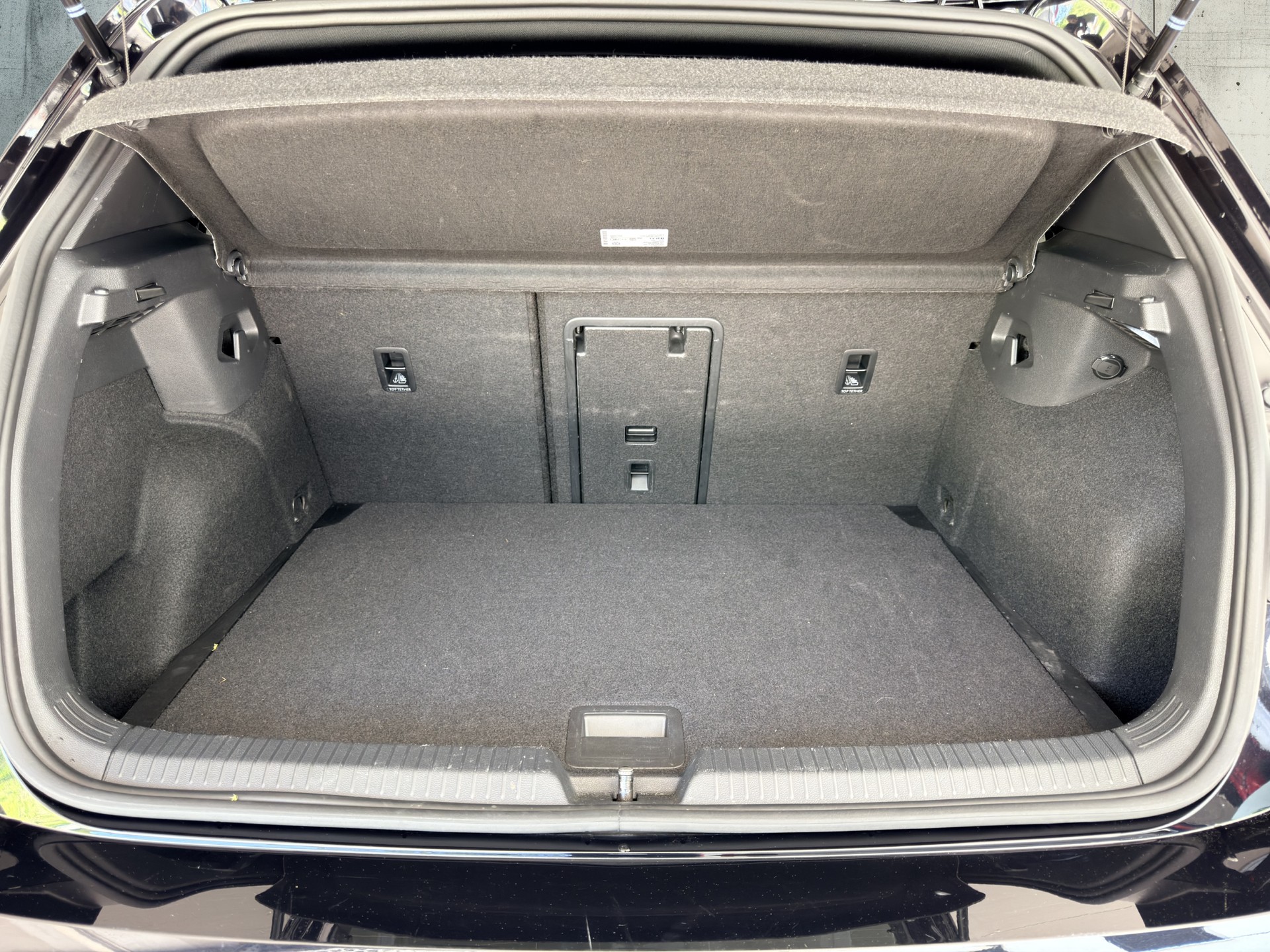 VW Golf 2.0 TSI R DSG 4Motion-image-11