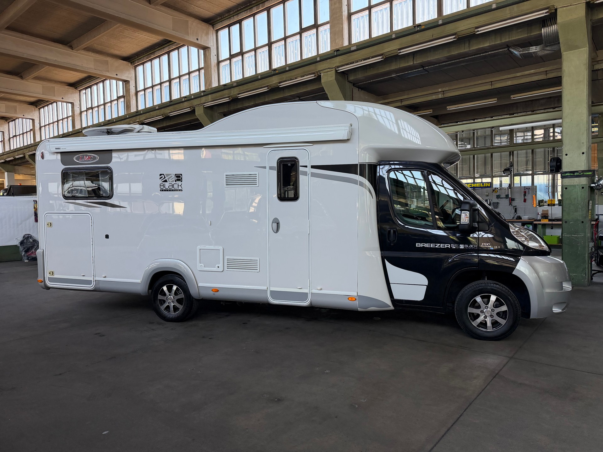 FIAT LMC H730 Breezer Black Selection-showroom-element-1