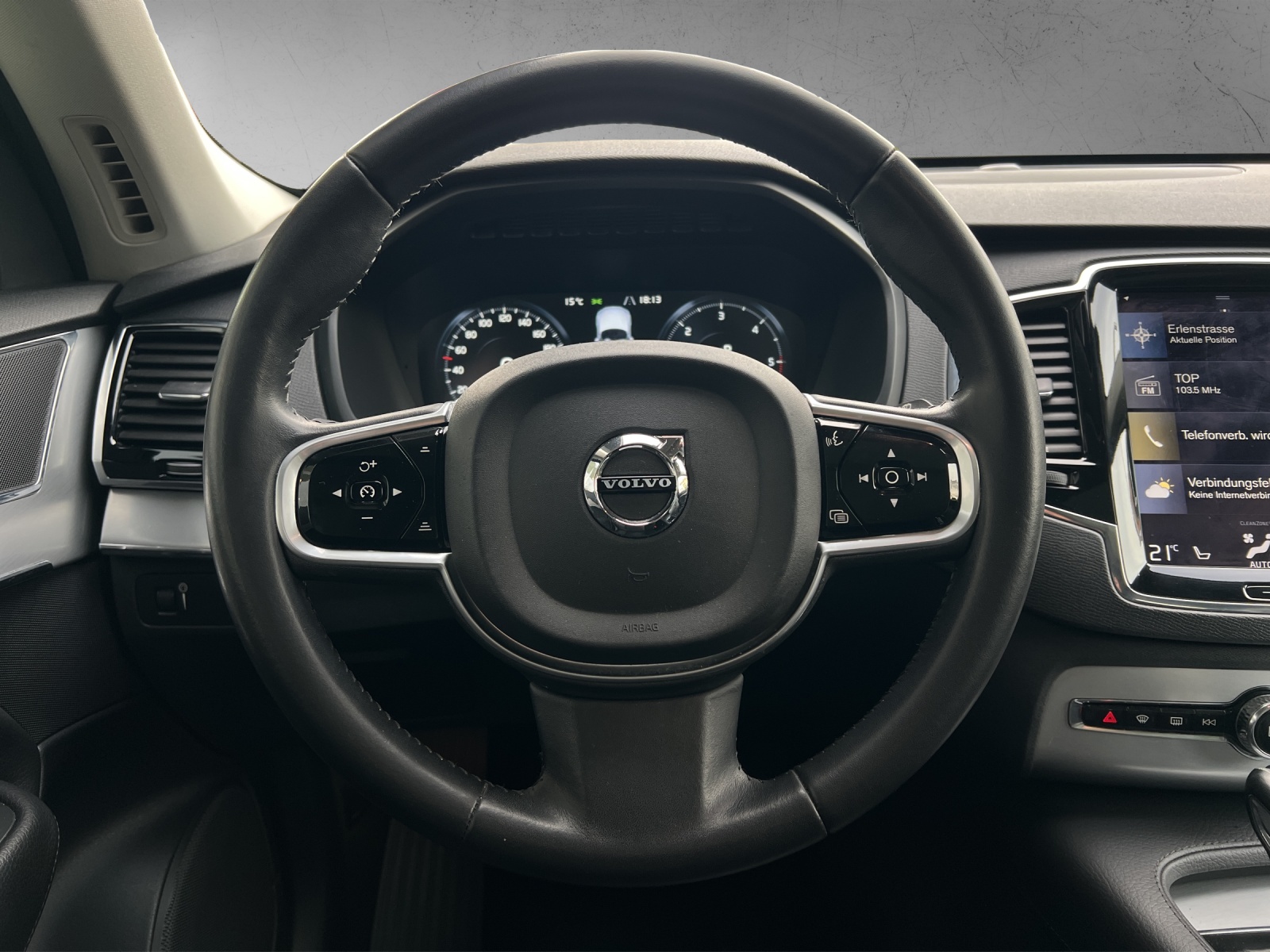 VOLVO XC90 D5 AWD Momentum-image-8