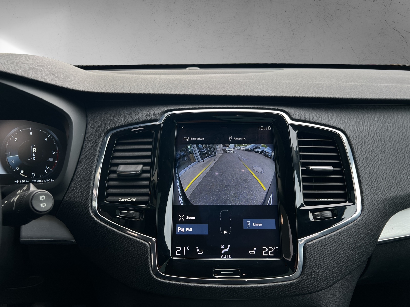 VOLVO XC90 D5 AWD Momentum-image-11