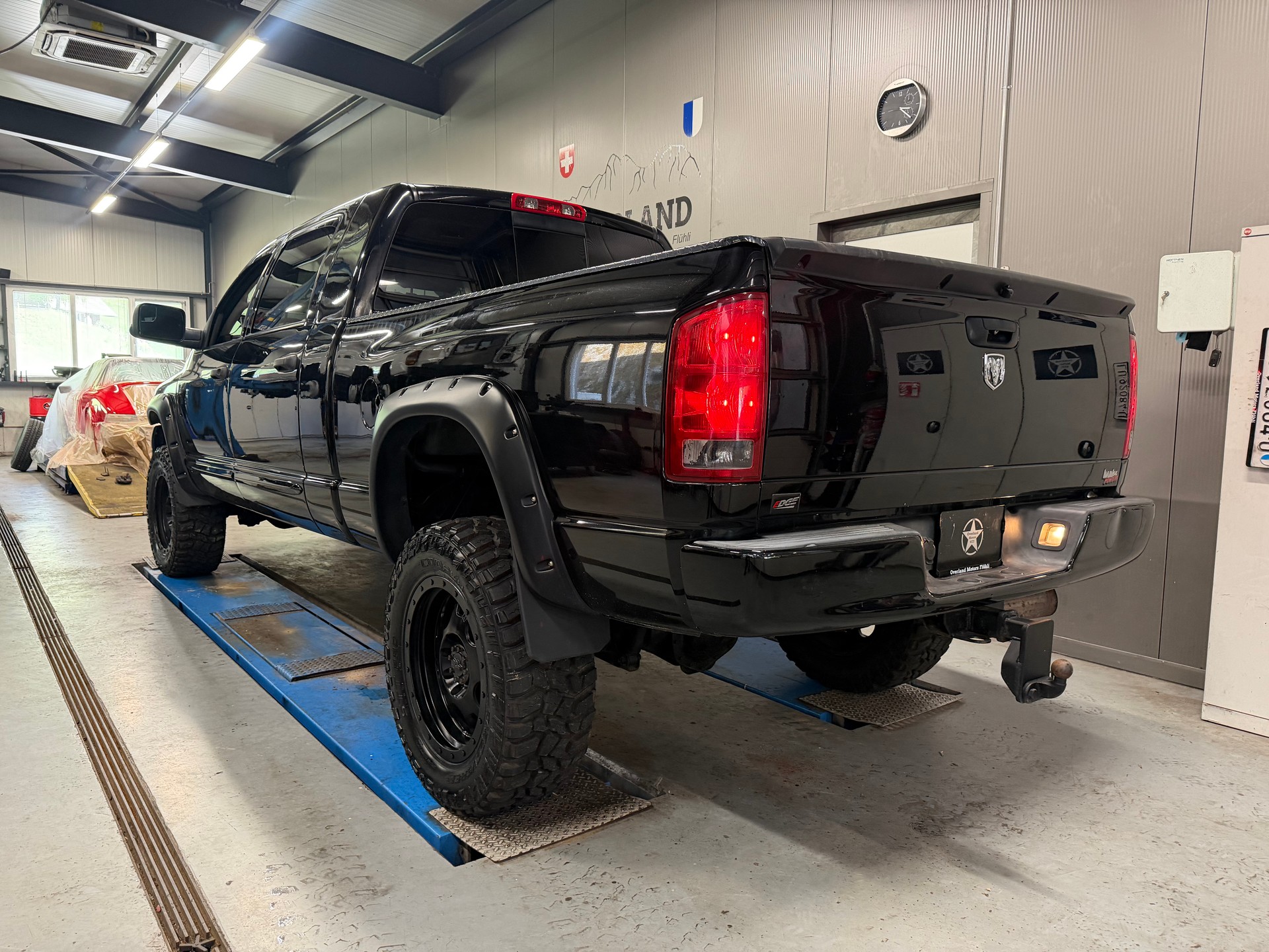 DODGE 2500 CUMMINS-showroom-element-2