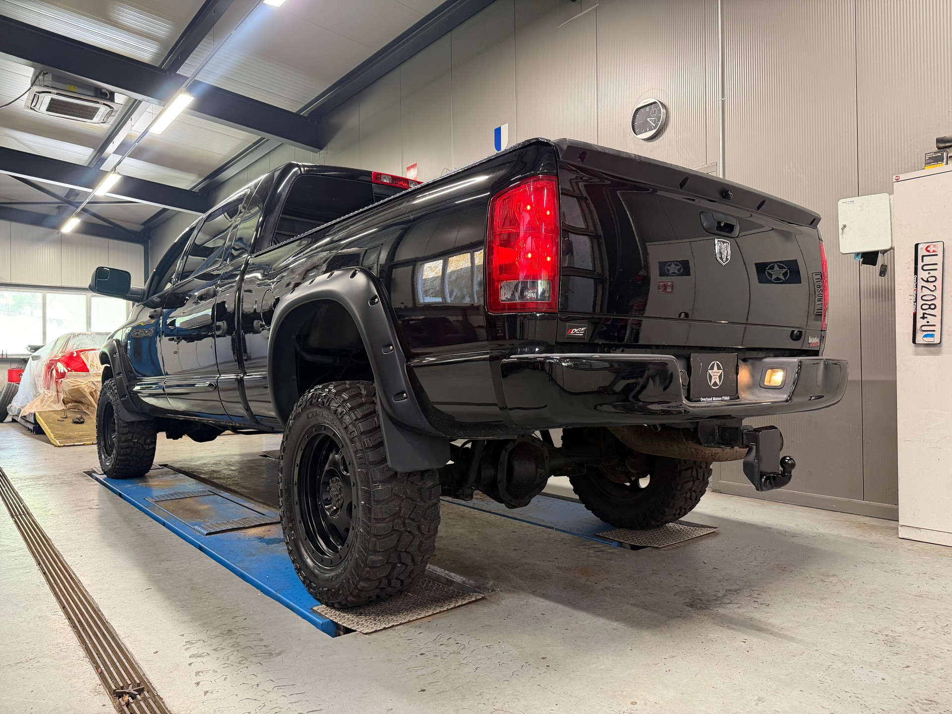 DODGE 2500 CUMMINS-showroom-element-3