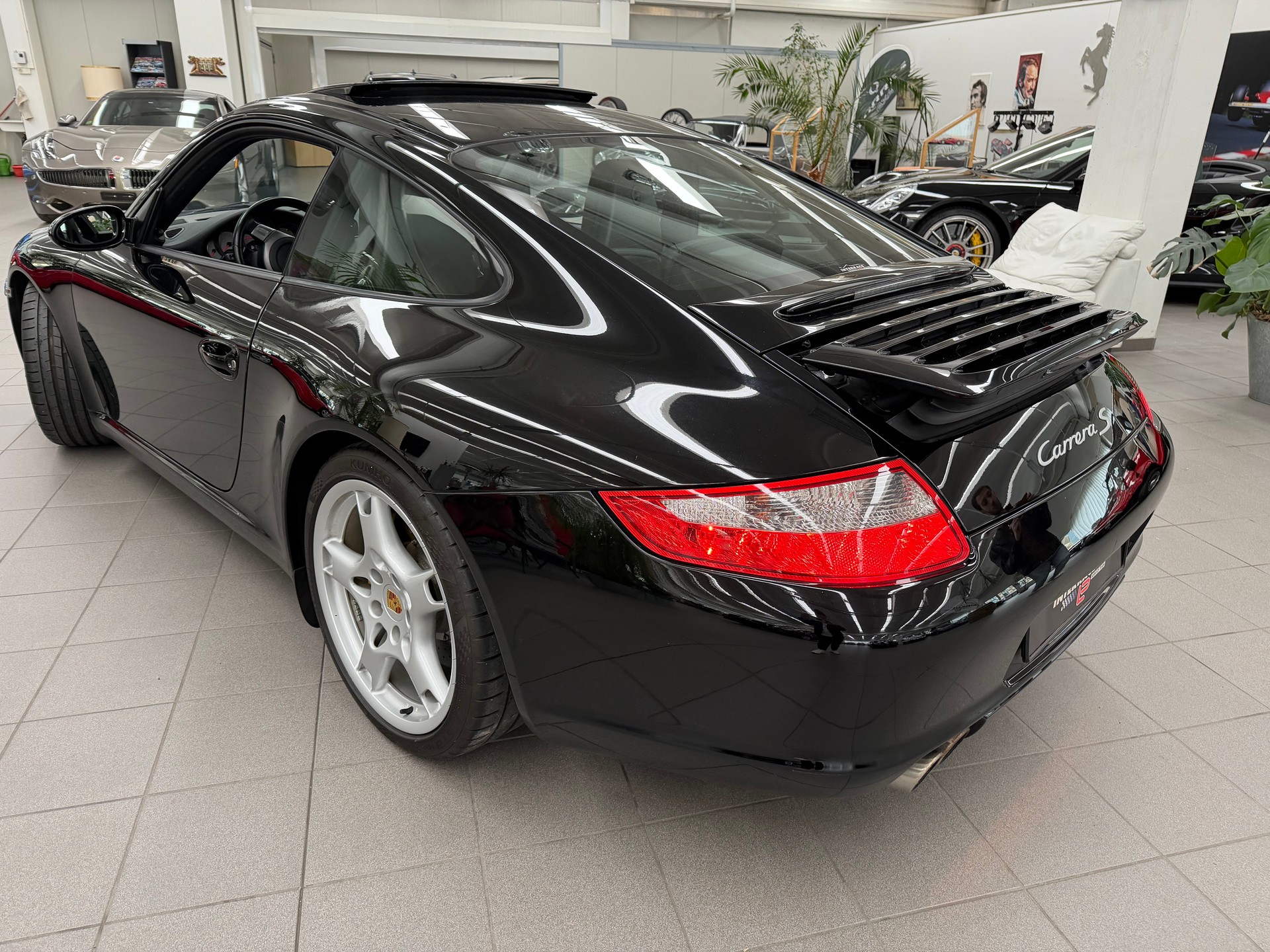PORSCHE 911 Carrera S-image-2