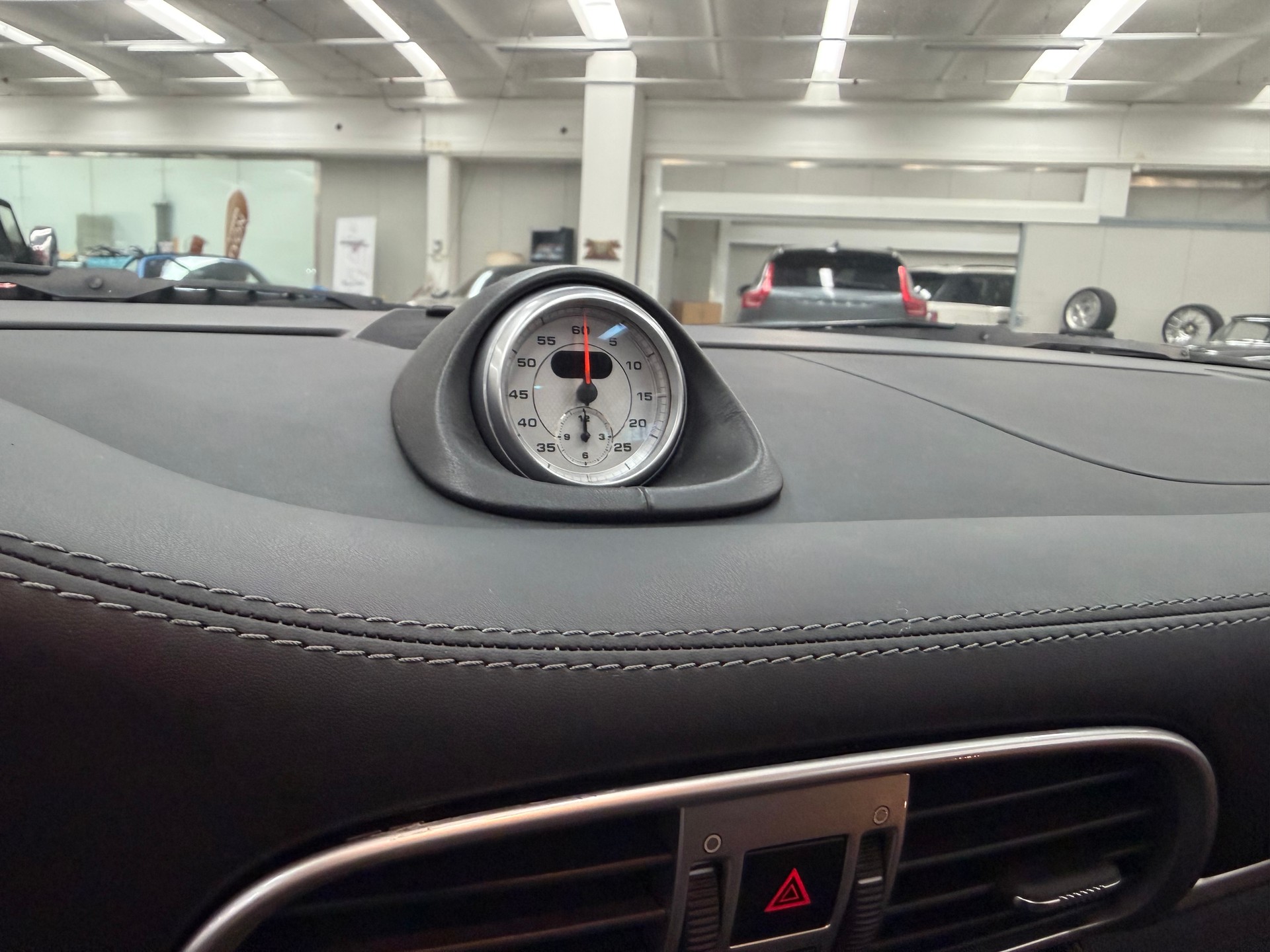 PORSCHE 911 Carrera S-image-10