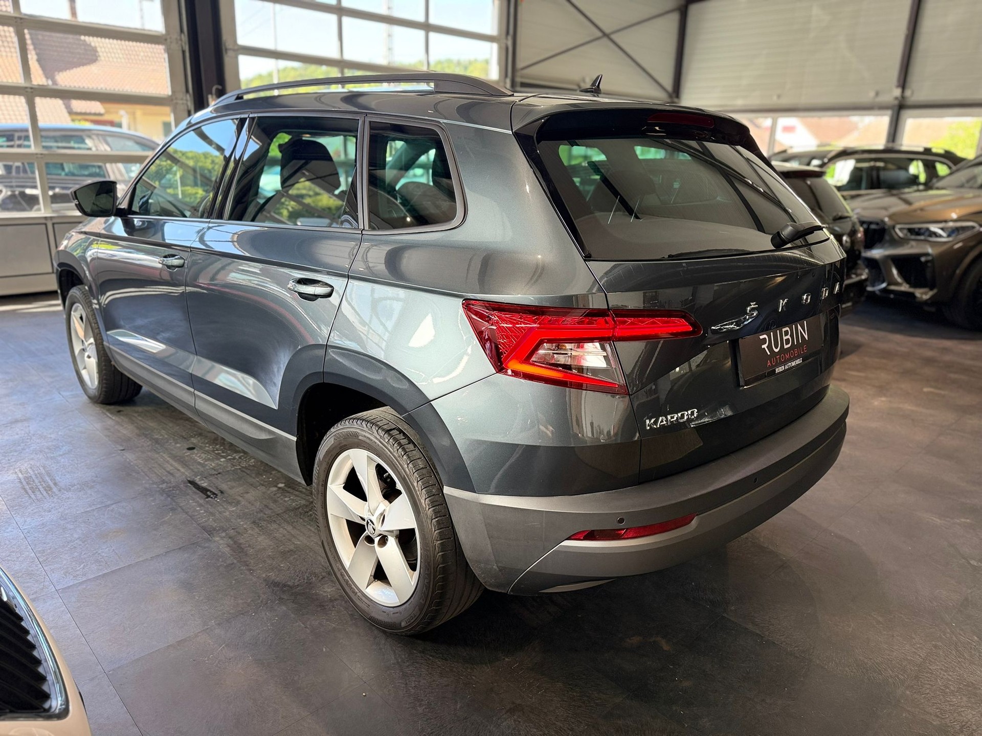 SKODA Karoq 1.0 TSI Ambition-showroom-element-2