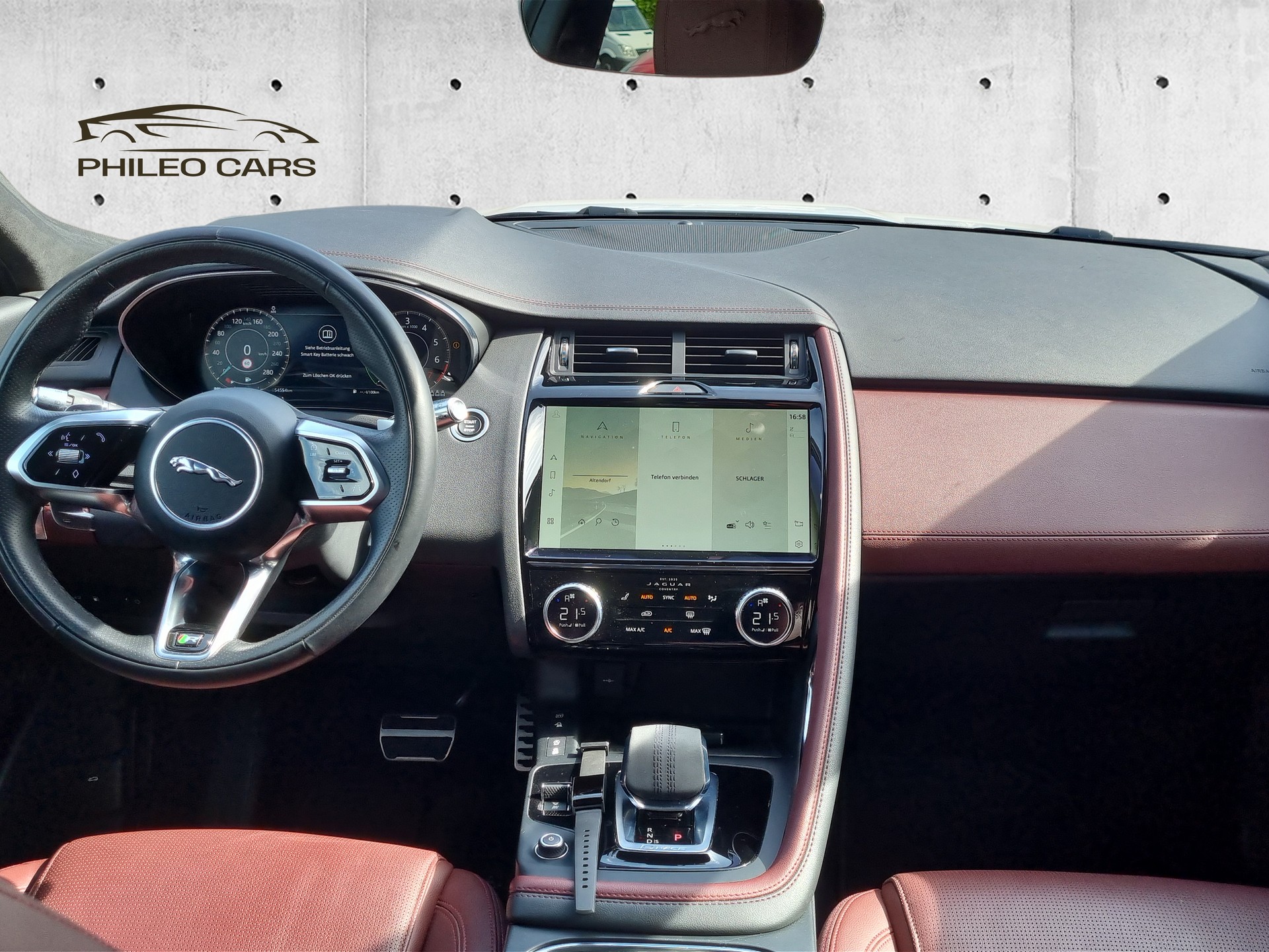 JAGUAR E-Pace 1.5 P300e R-Dynamic AWD SE-image-9