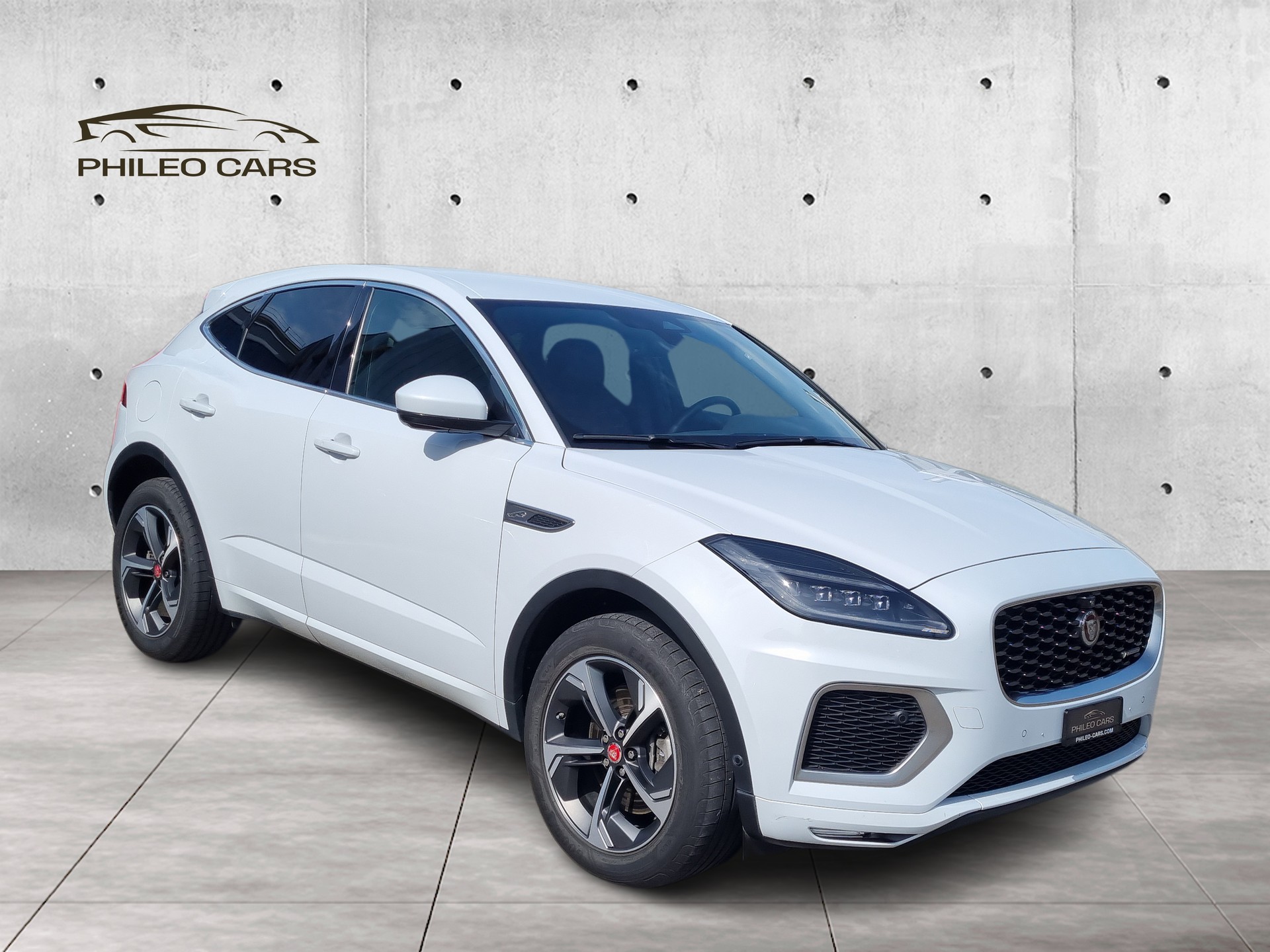 JAGUAR E-Pace 1.5 P300e R-Dynamic AWD SE-image-2