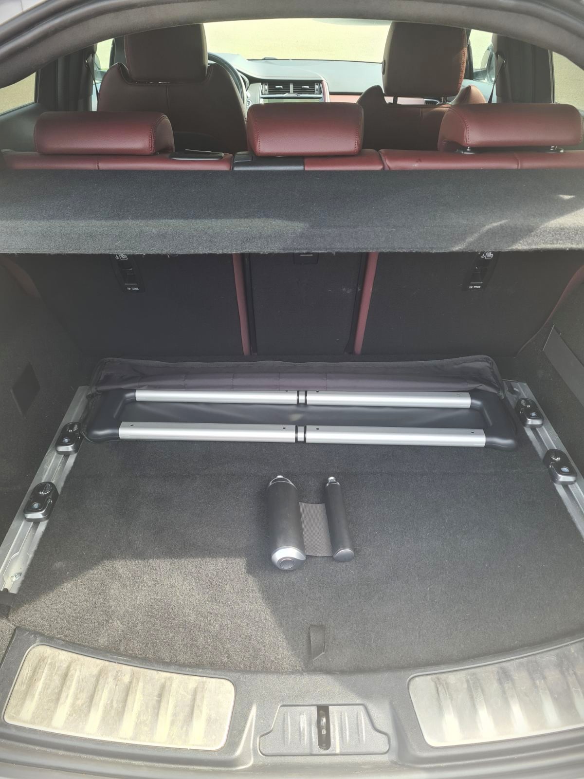 JAGUAR E-Pace 1.5 P300e R-Dynamic AWD SE-image-14