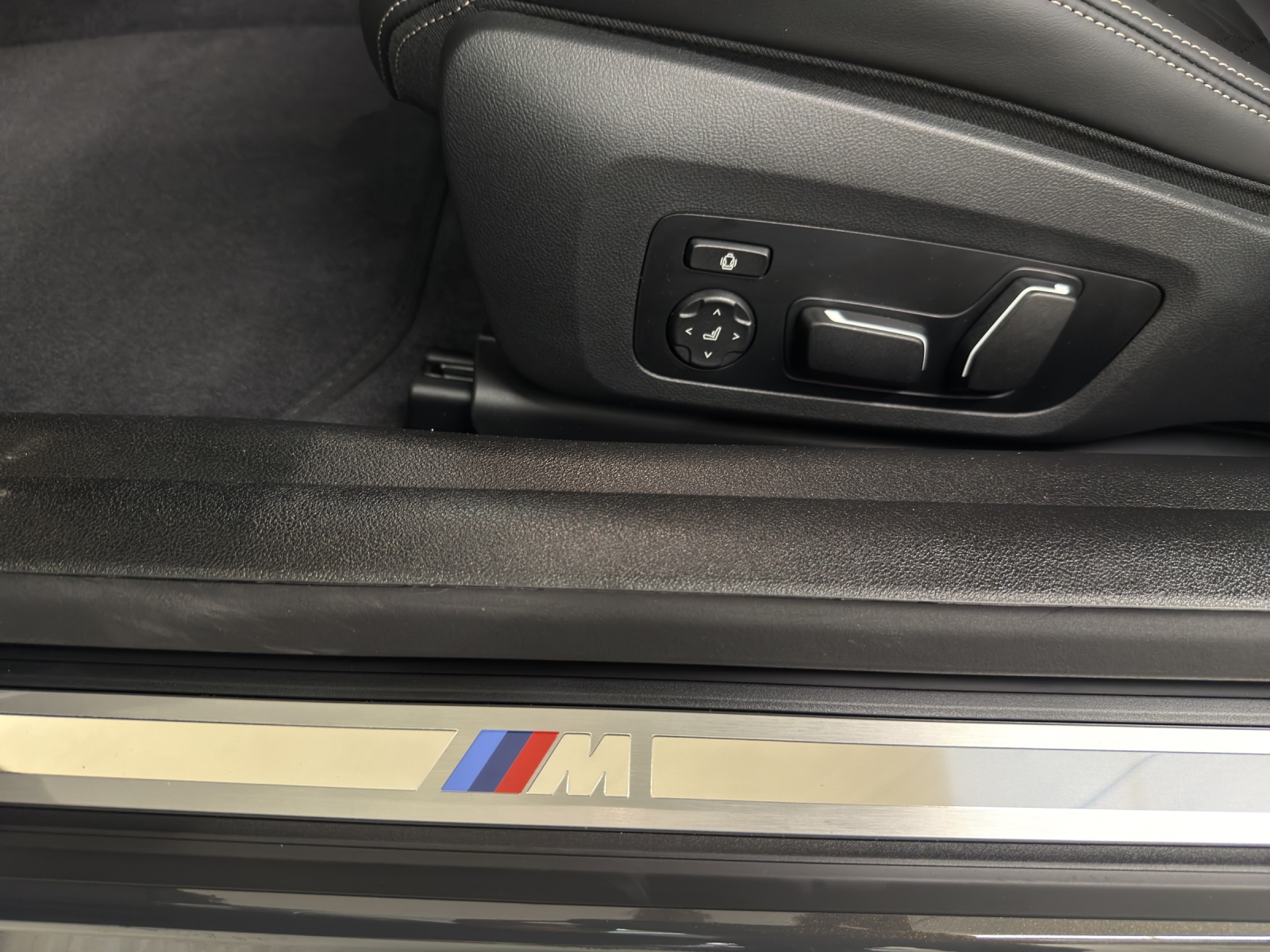 BMW M440i xDrive 48V Cabriolet Steptronic-image-19