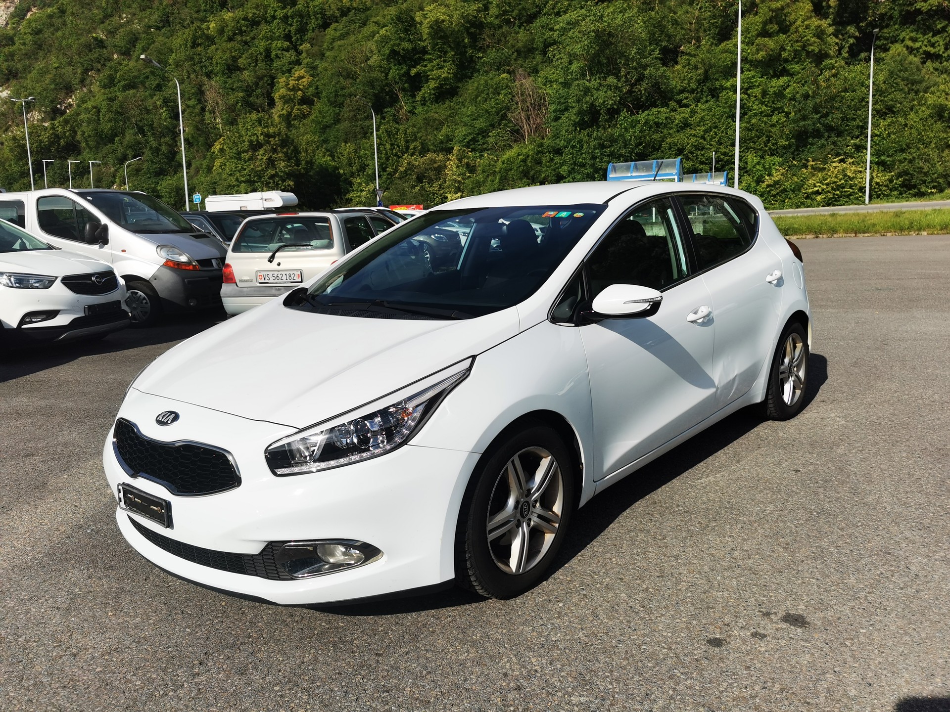KIA Cee'd 1.6 GDi Classic-image-1