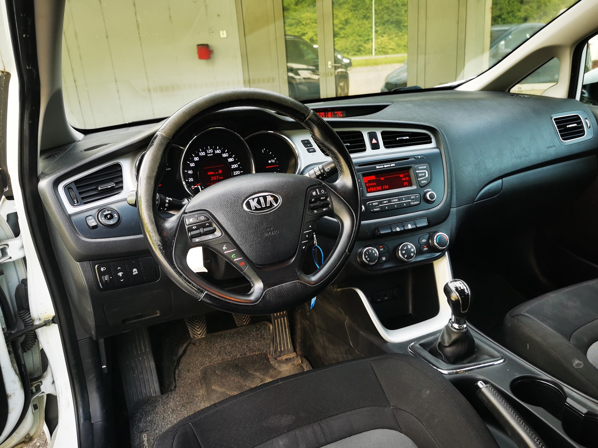 KIA Cee'd 1.6 GDi Classic-image-7