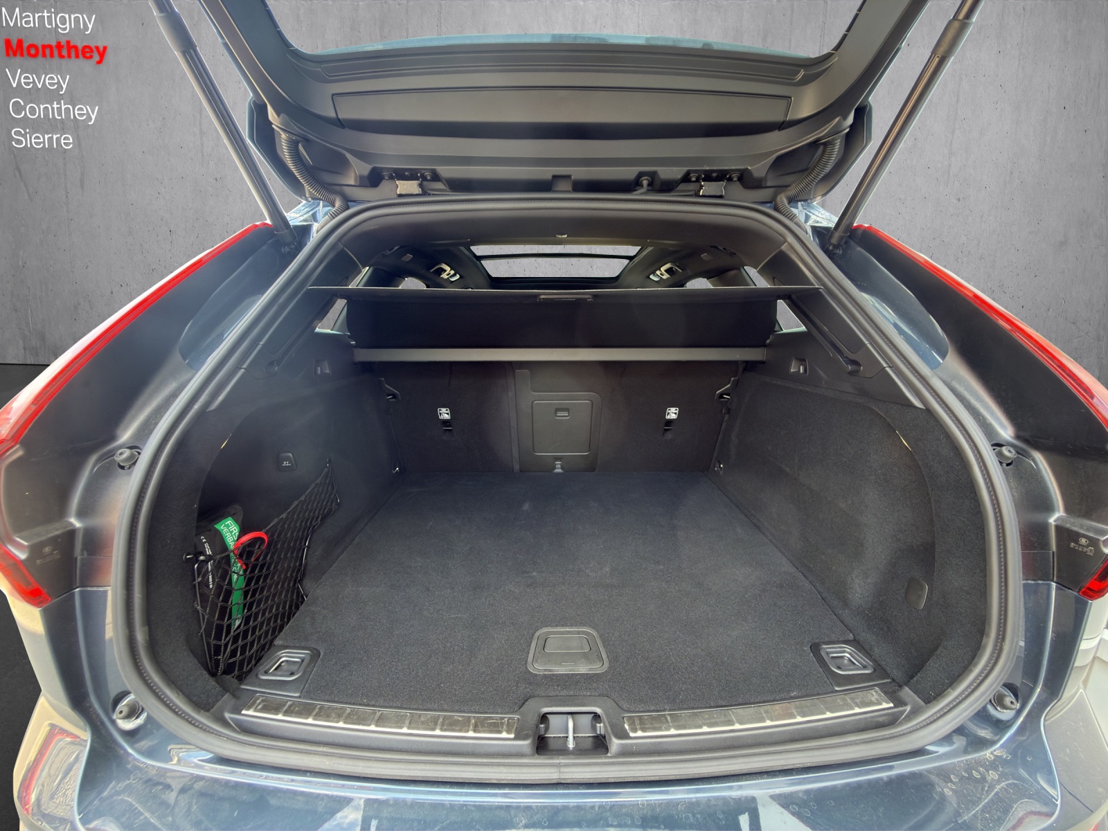 VOLVO XC60 T6 eAWD PluginHybrid Black Edition Geartronic-image-14