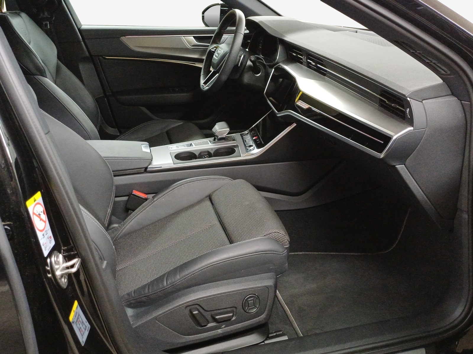 AUDI A6 Avant 50 TFSIe S line quattro S-tronic-image-13