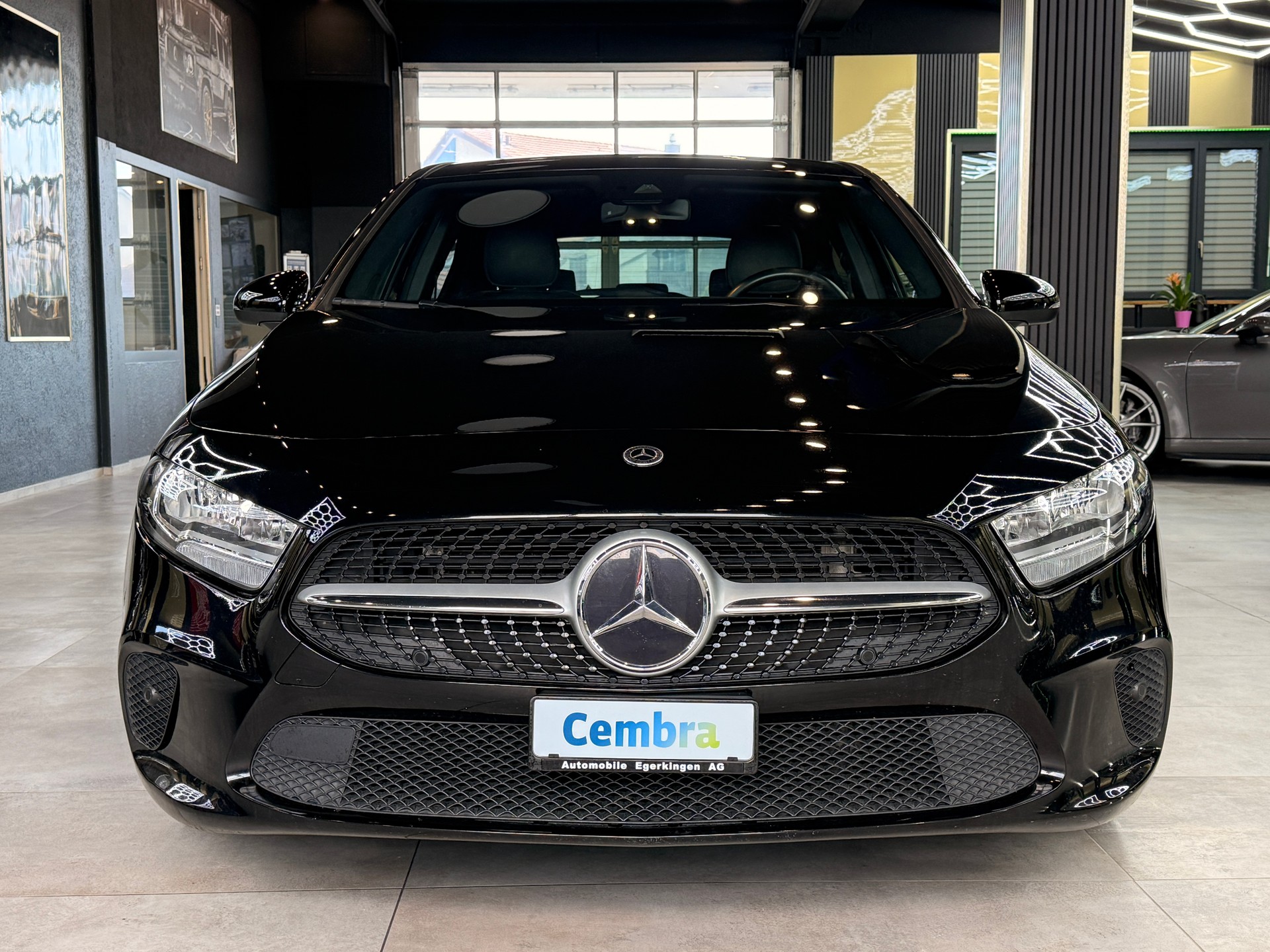 MERCEDES-BENZ A 160-showroom-element-1