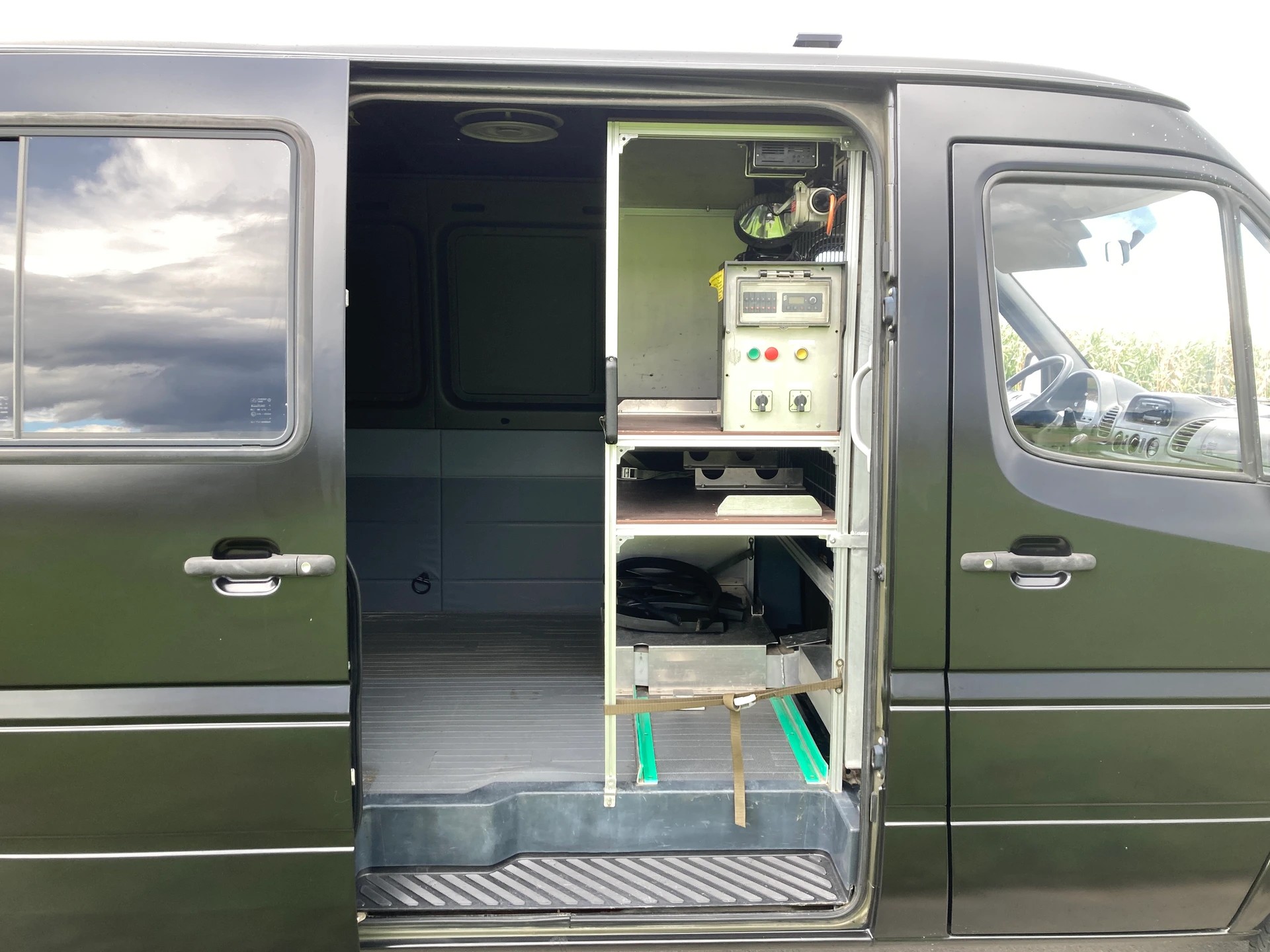 MERCEDES-BENZ Sprinter 313 CDI 4x4 mit Geländeuntersetzung und Standheizung-image-8