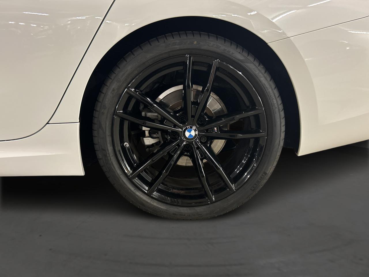 BMW 320d xDrive Touring M Sport-image-12