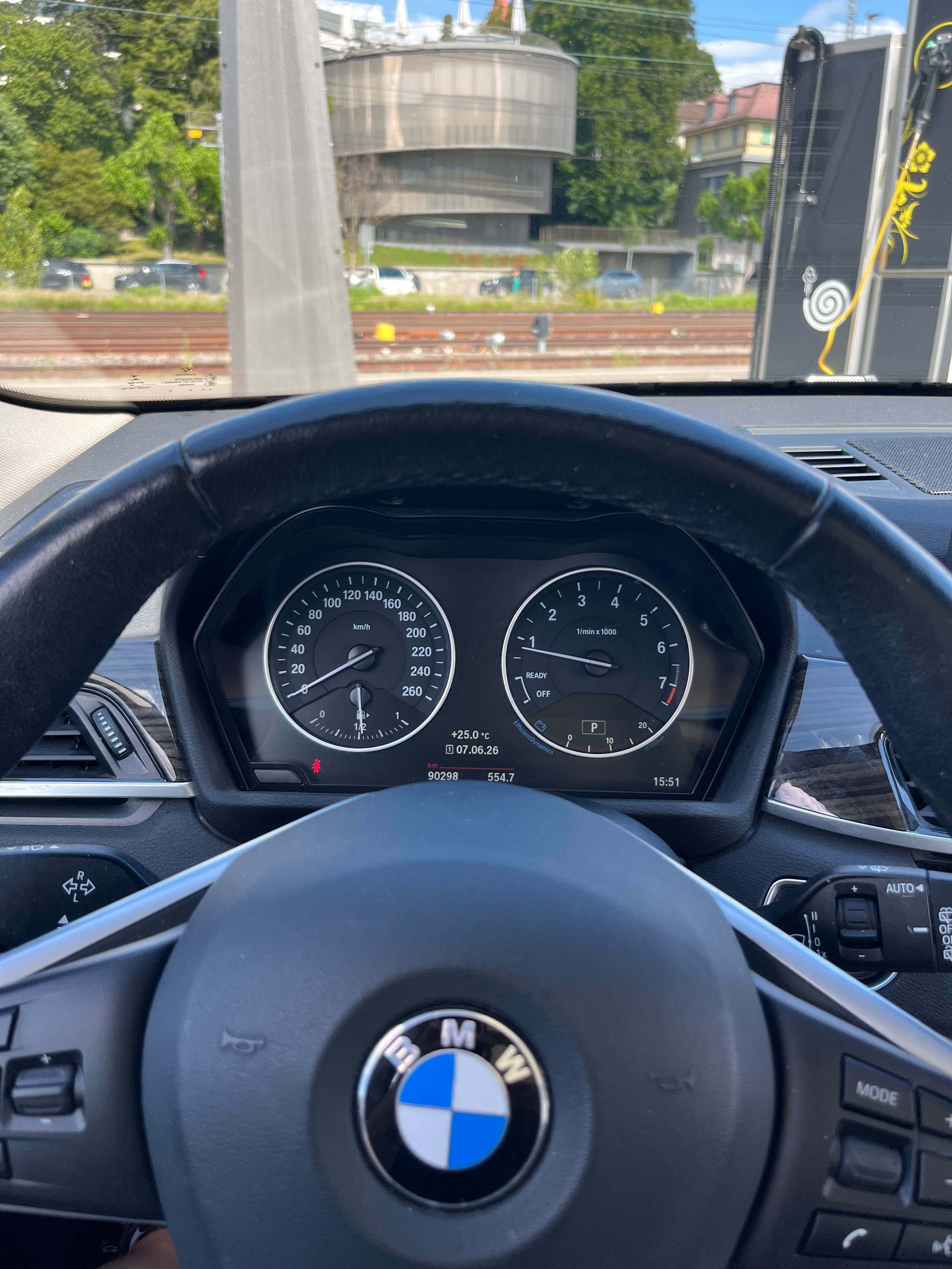 BMW 25i xDrive-image-4