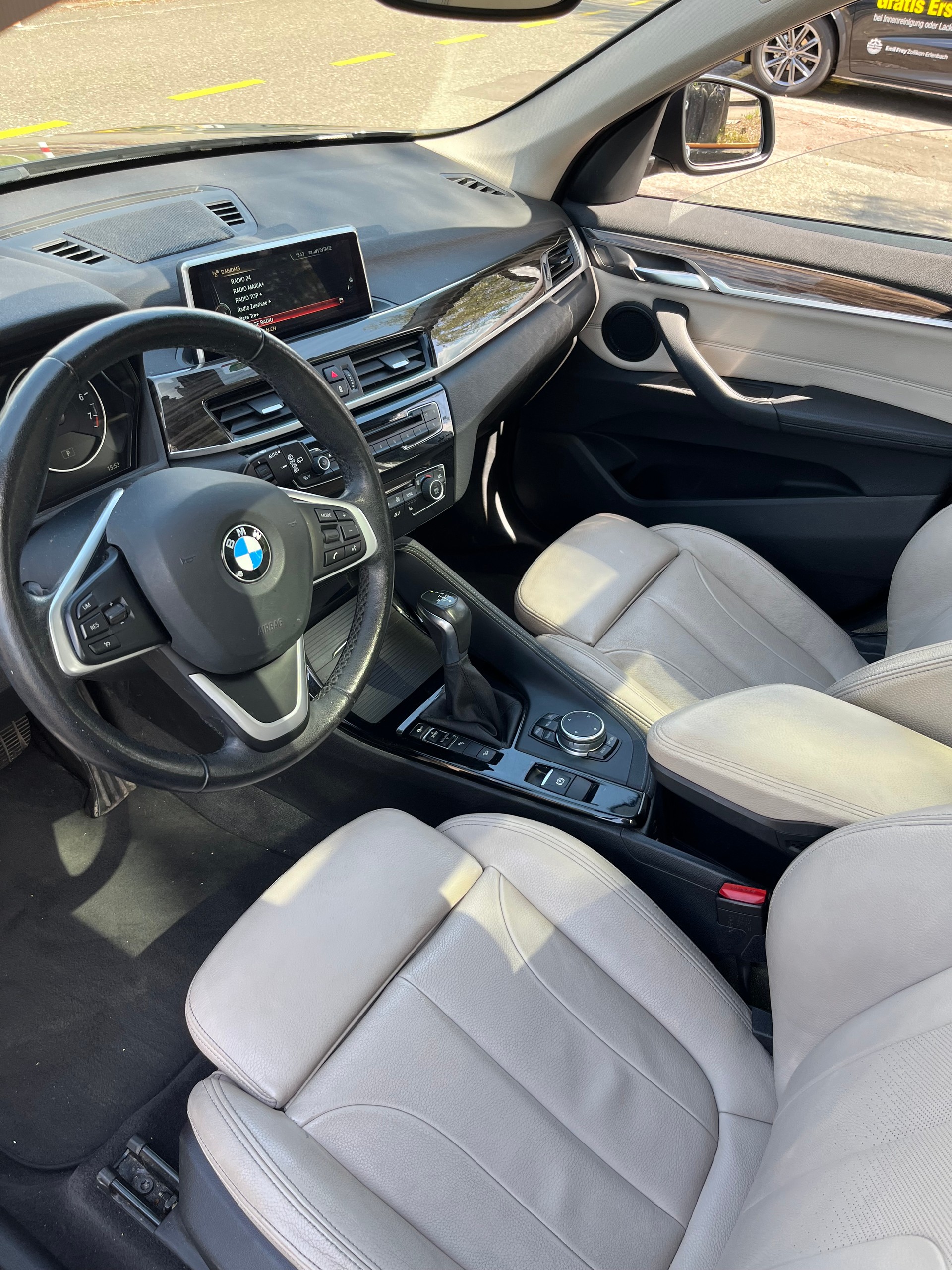 BMW 25i xDrive-image-3