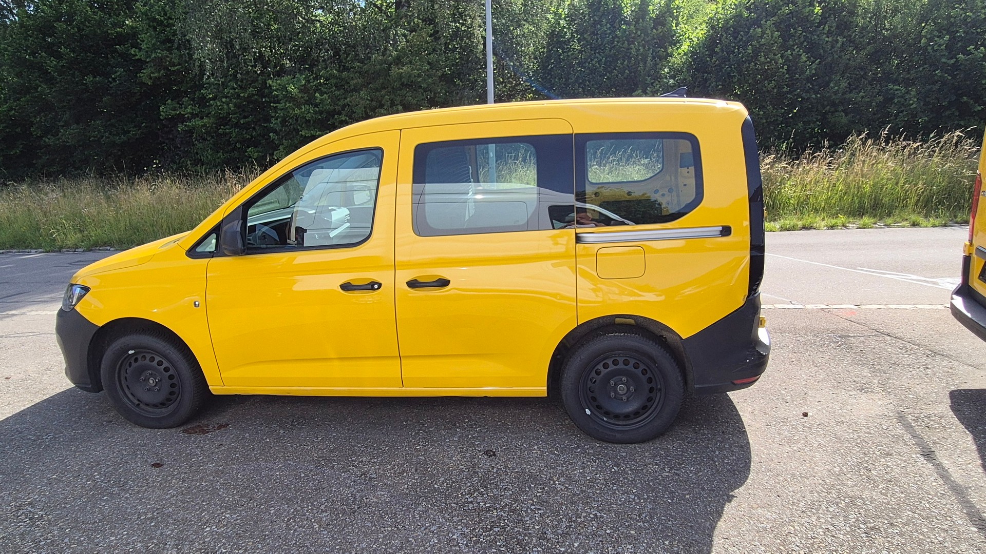 VW Caddy 2.0 TDI 4Motion Style-image-1