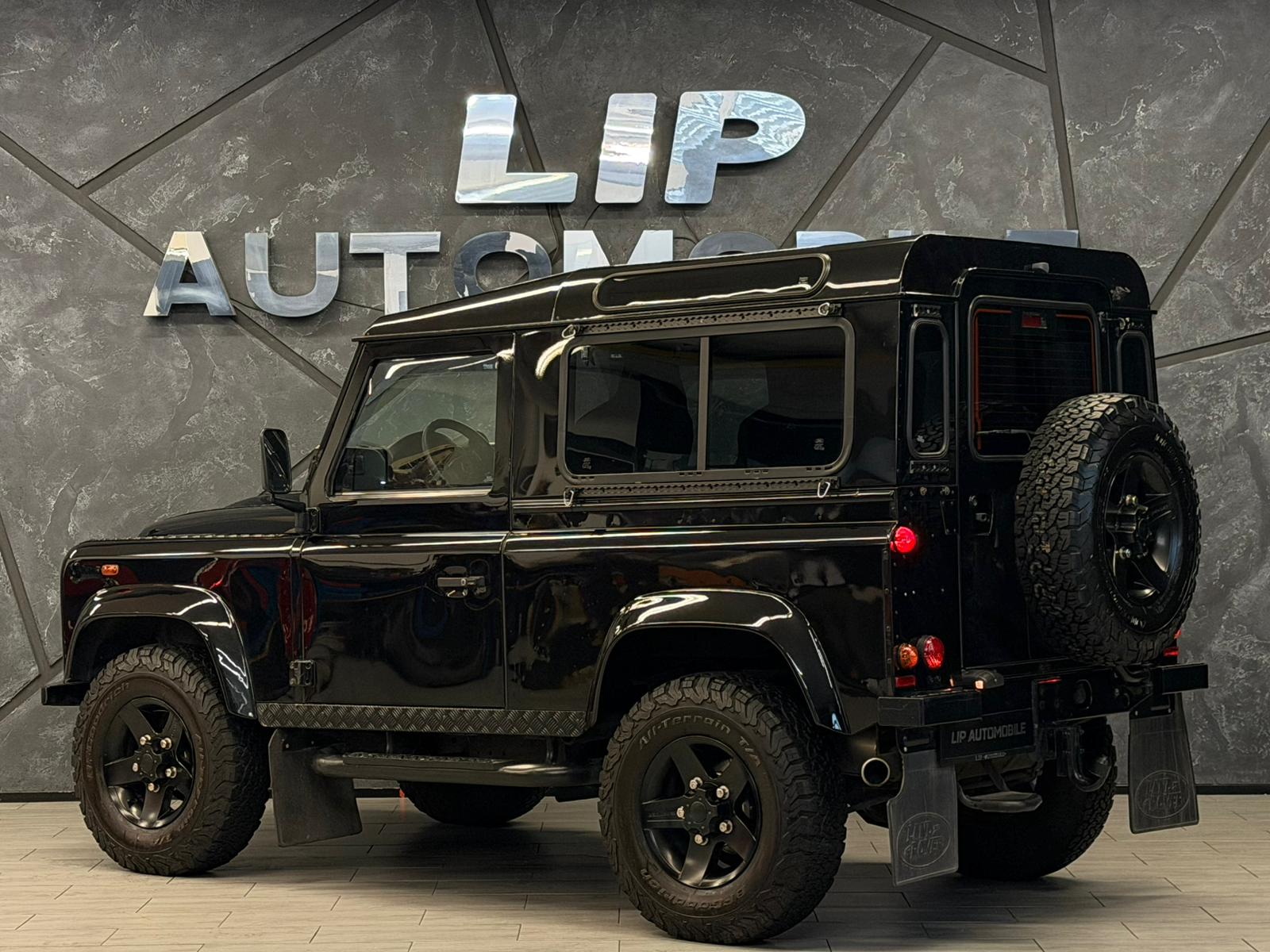 LAND ROVER Defender 90 2.2 TD4 Station Wagon 67YRS Legend-image-7