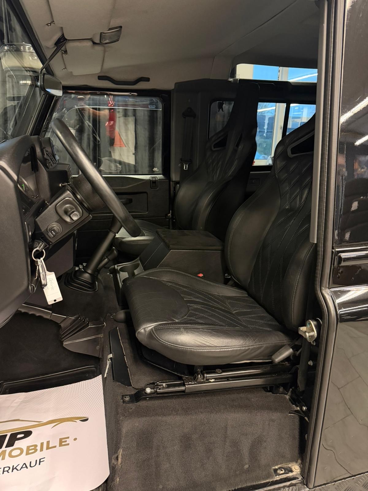 LAND ROVER Defender 90 2.2 TD4 Station Wagon 67YRS Legend-image-12