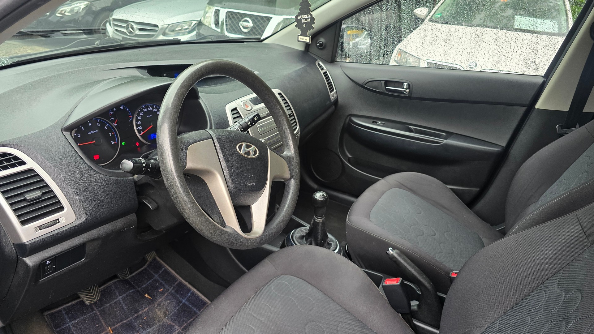 HYUNDAI i20 1.2 Comfort-image-14