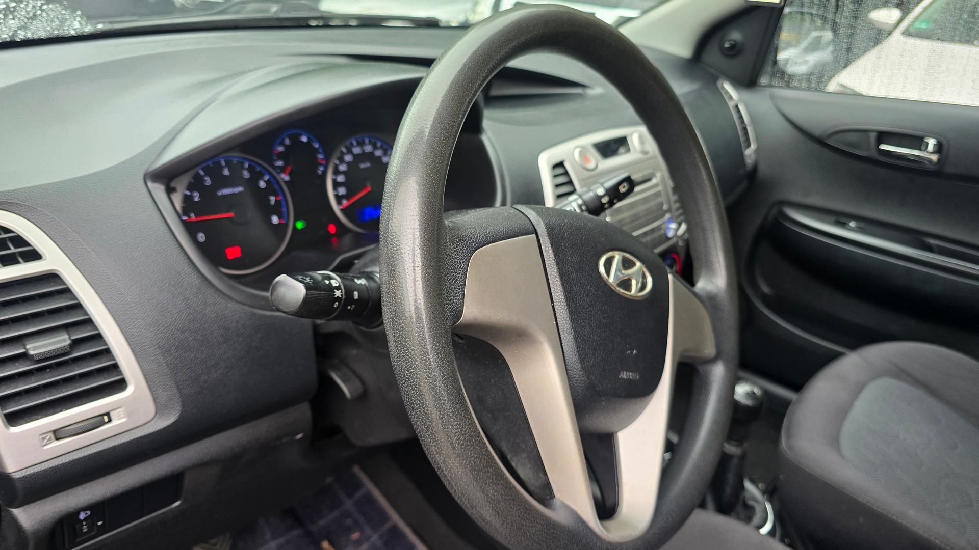 HYUNDAI i20 1.2 Comfort-image-15