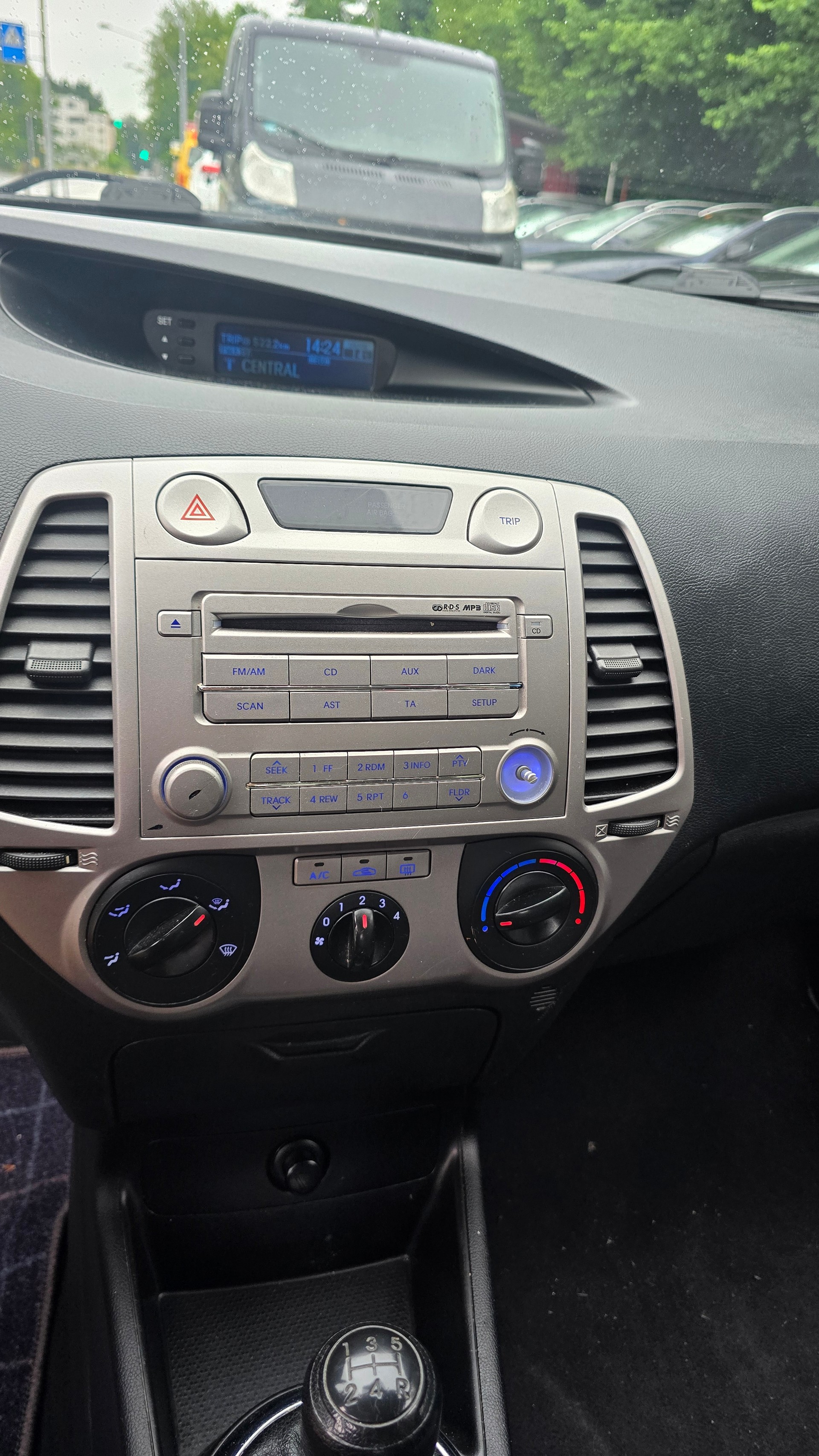 HYUNDAI i20 1.2 Comfort-image-16