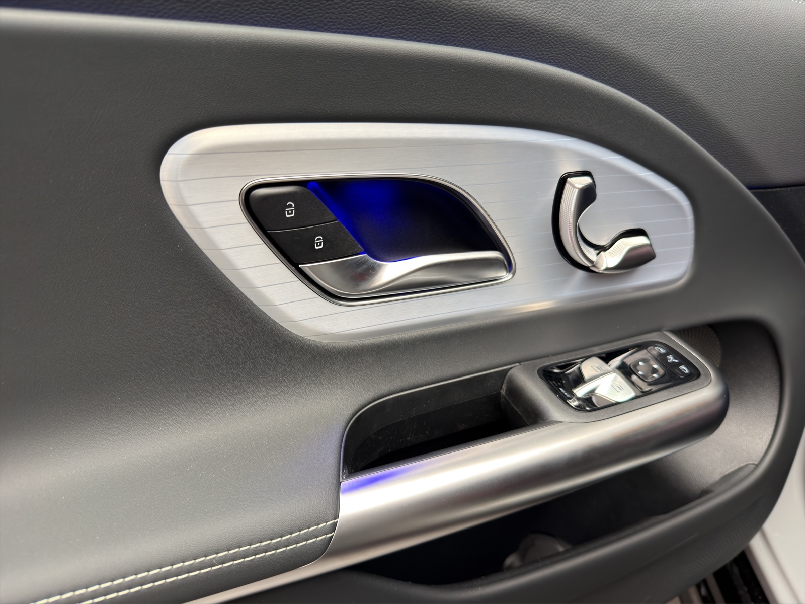 MERCEDES-BENZ CLA 220 4MATIC Shooting Brake-image-12