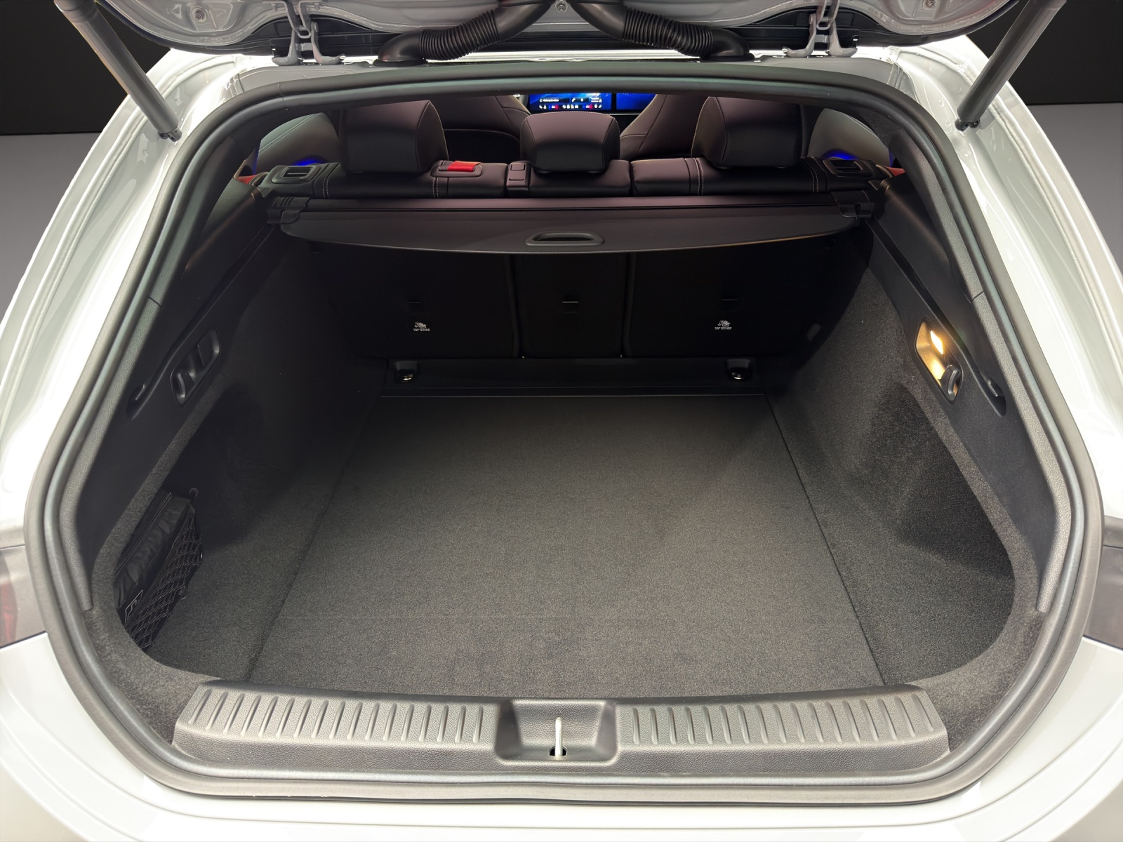 MERCEDES-BENZ CLA 220 4MATIC Shooting Brake-image-11