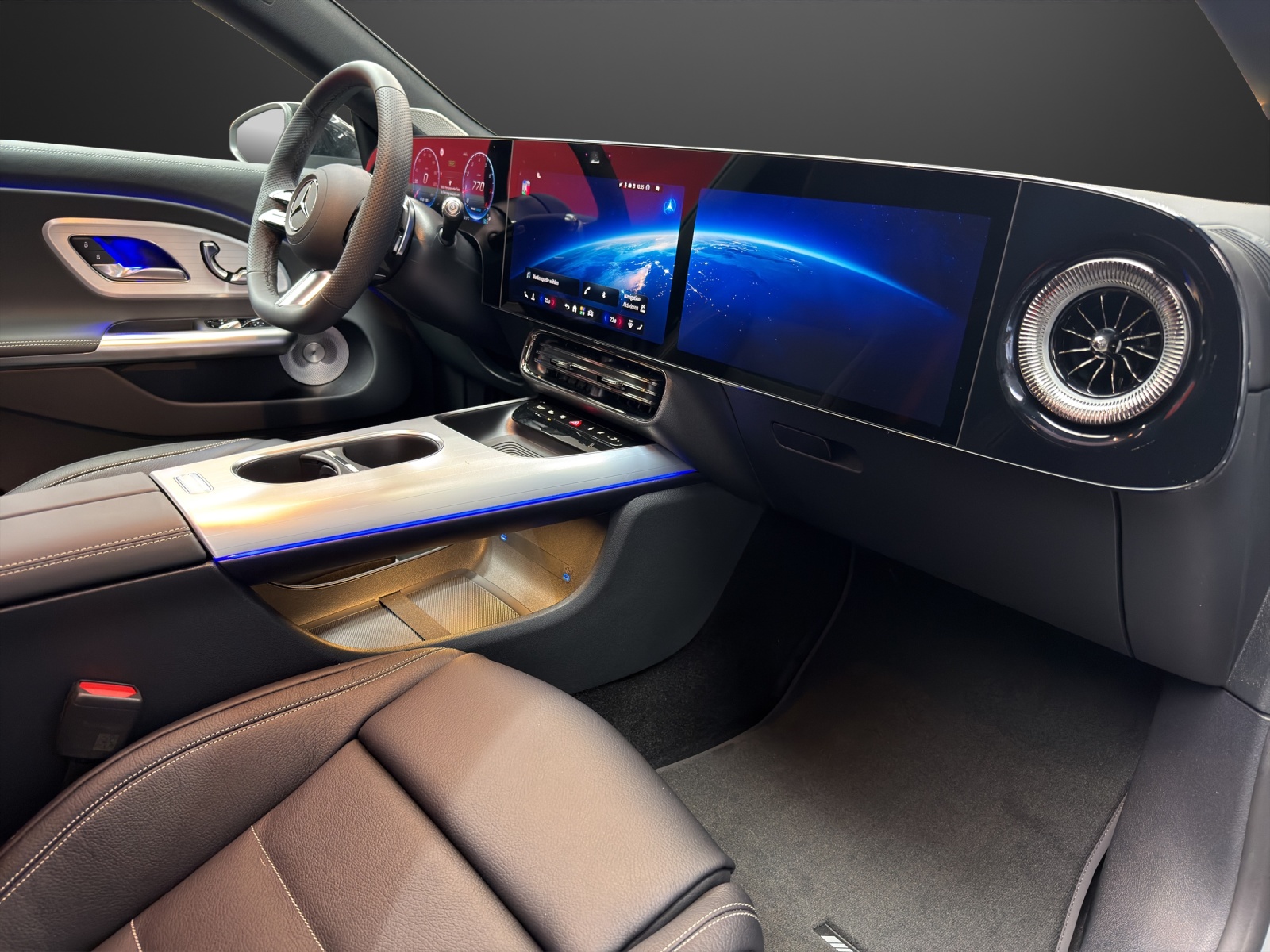 MERCEDES-BENZ CLA 220 4MATIC Shooting Brake-image-10