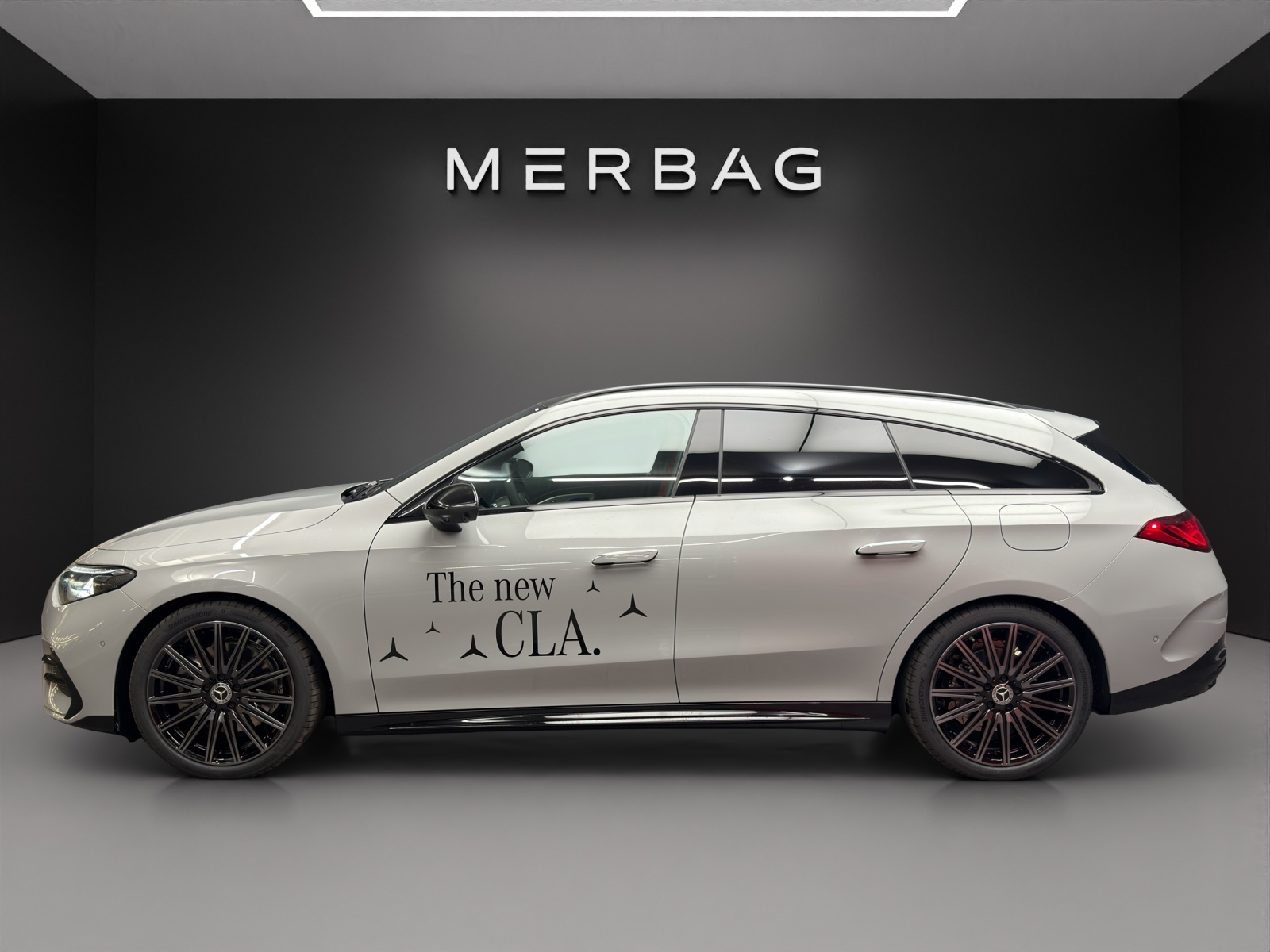 MERCEDES-BENZ CLA 220 4MATIC Shooting Brake-image-2