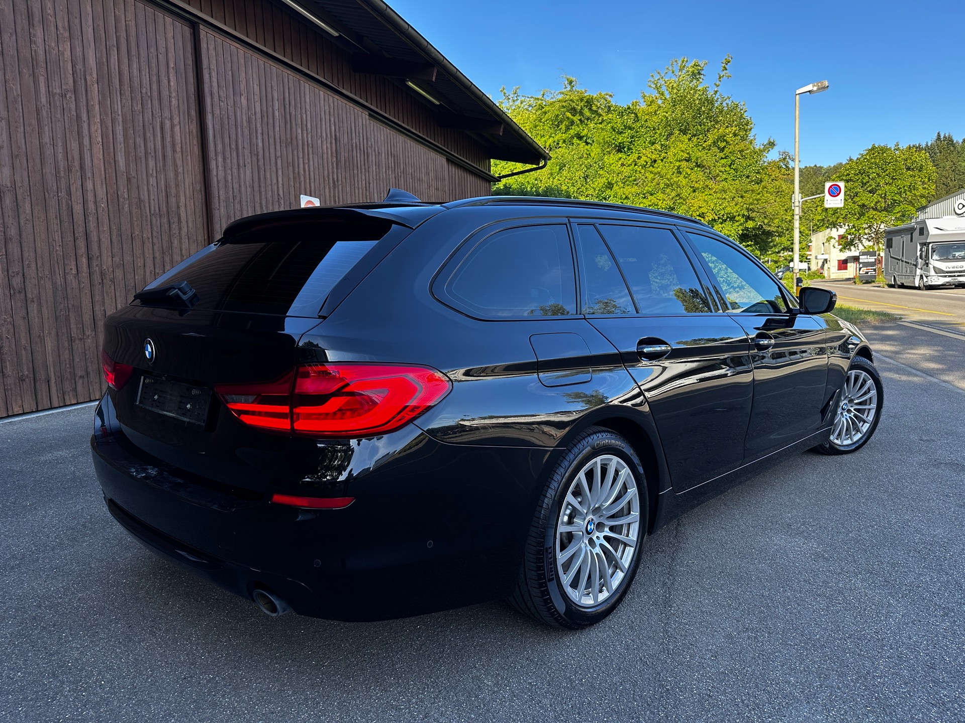 BMW 530d xDrive-image-2