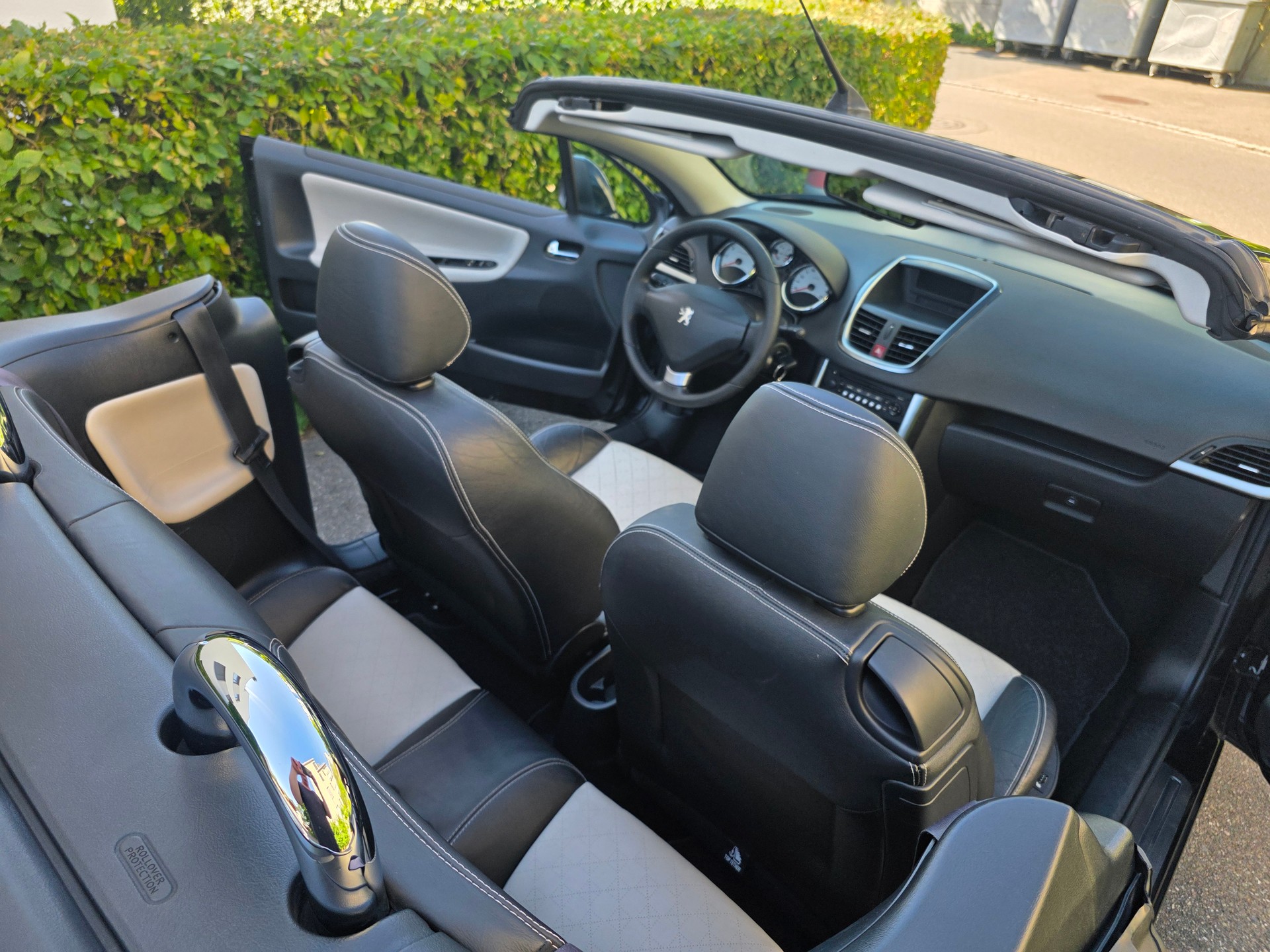 PEUGEOT 207 CC 1.6 16V Turbo Roland Garros-image-10
