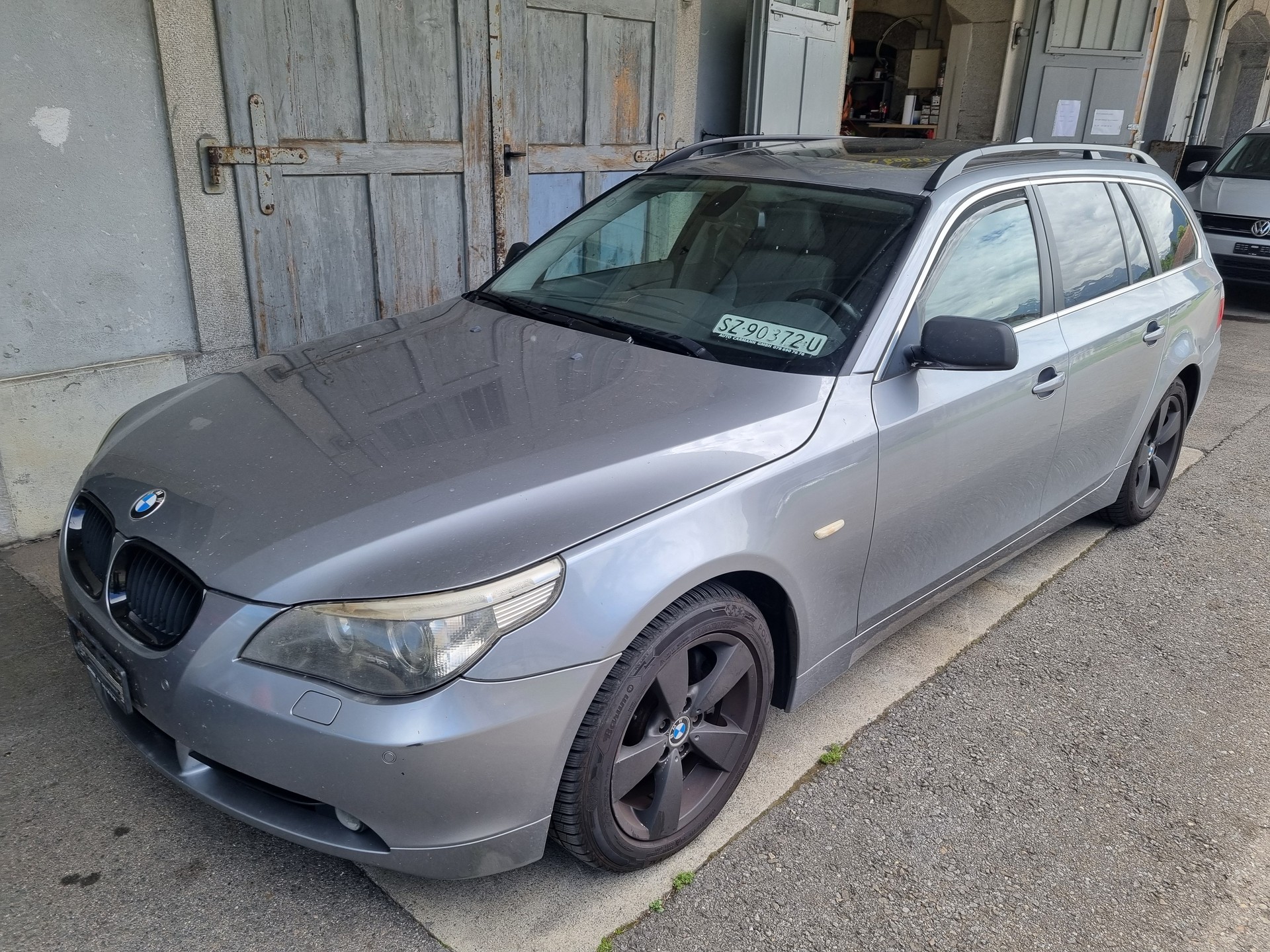 BMW 530xi Touring-image-0