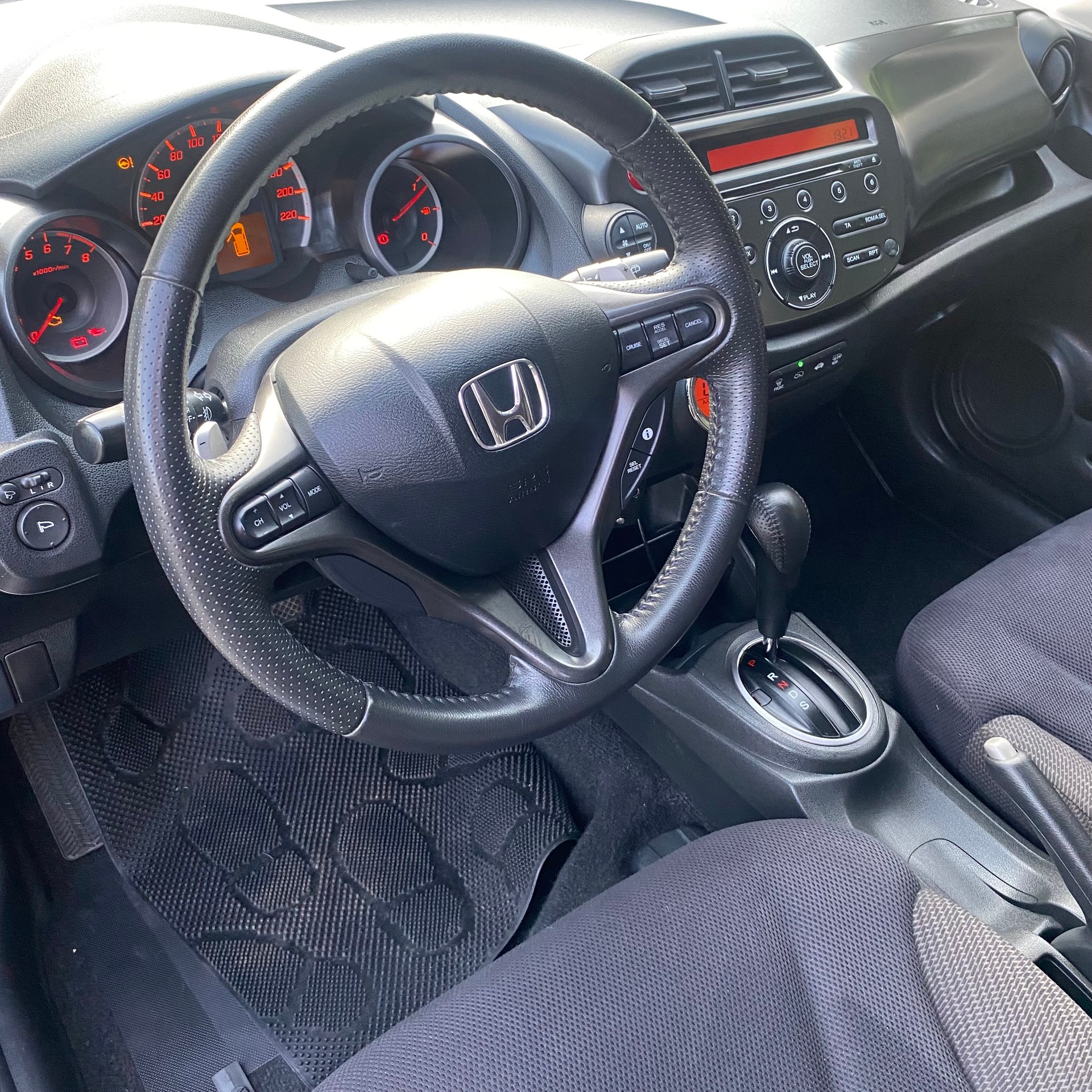 HONDA Jazz 1.4i Exclusive CVT-image-11