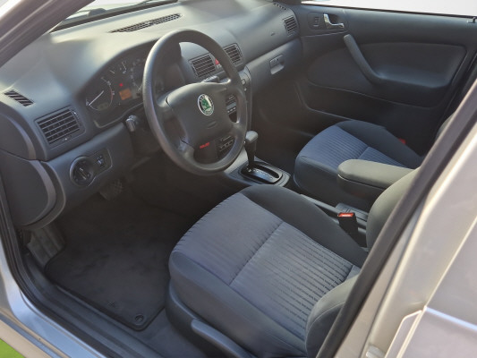 SKODA Octavia 2.0 Elegance-image-8