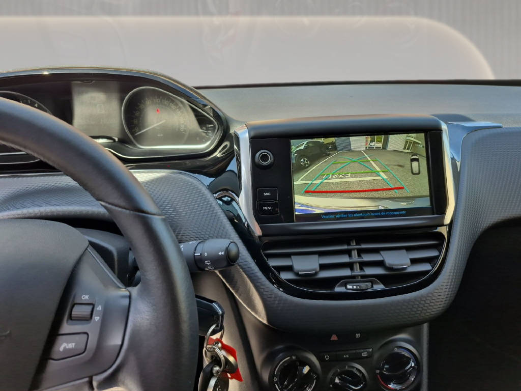 PEUGEOT 208 1.2 PureTech Style EAT6-image-13