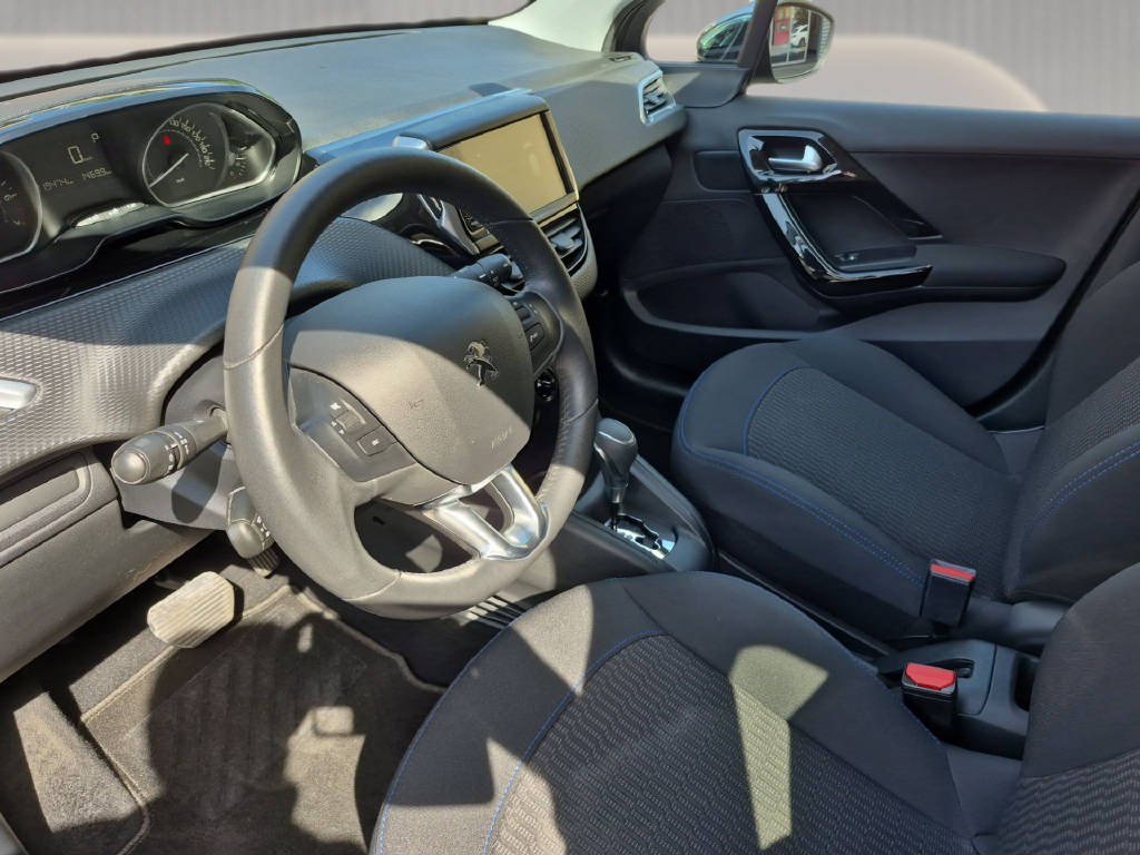 PEUGEOT 208 1.2 PureTech Style EAT6-image-9